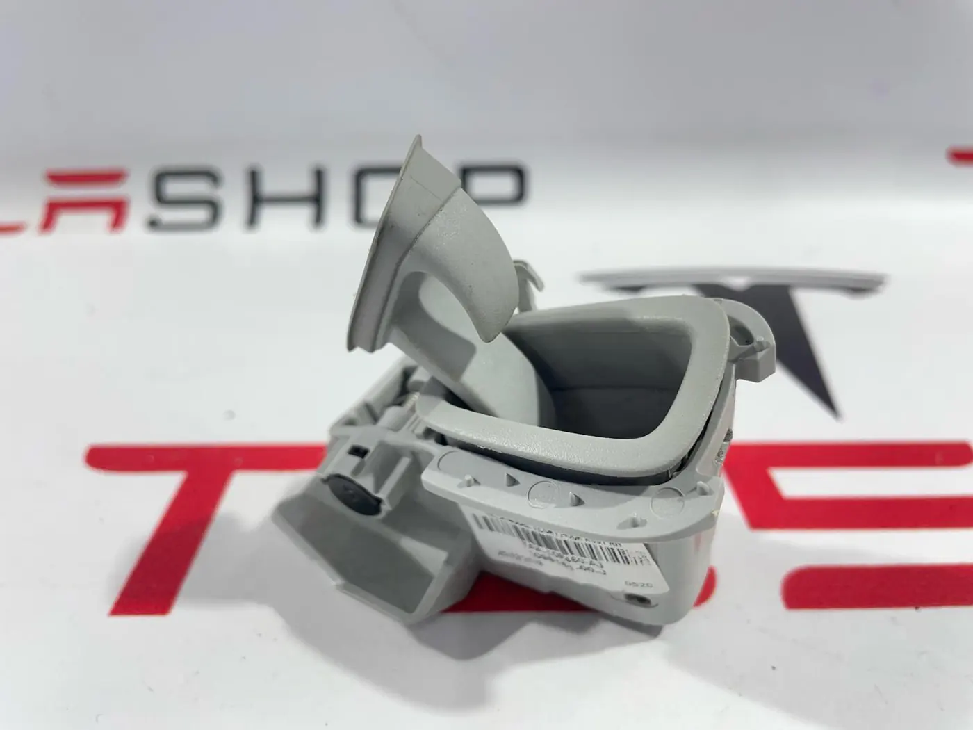 Крючок для одежды к Tesla Model 3 2019