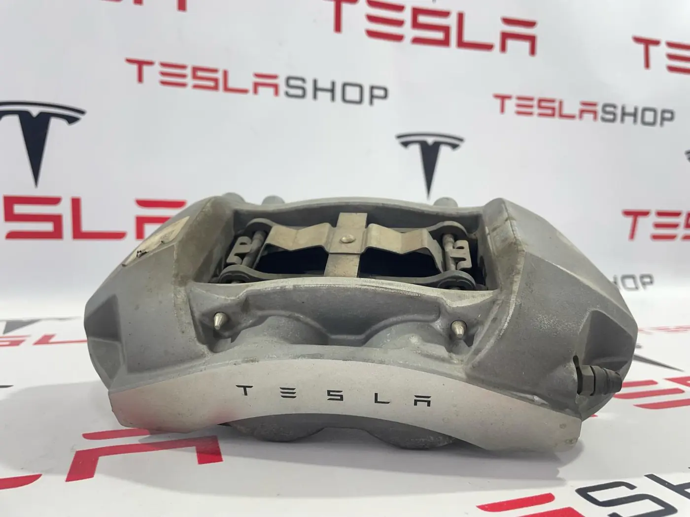 Суппорт передний правый к Tesla Model 3 2019