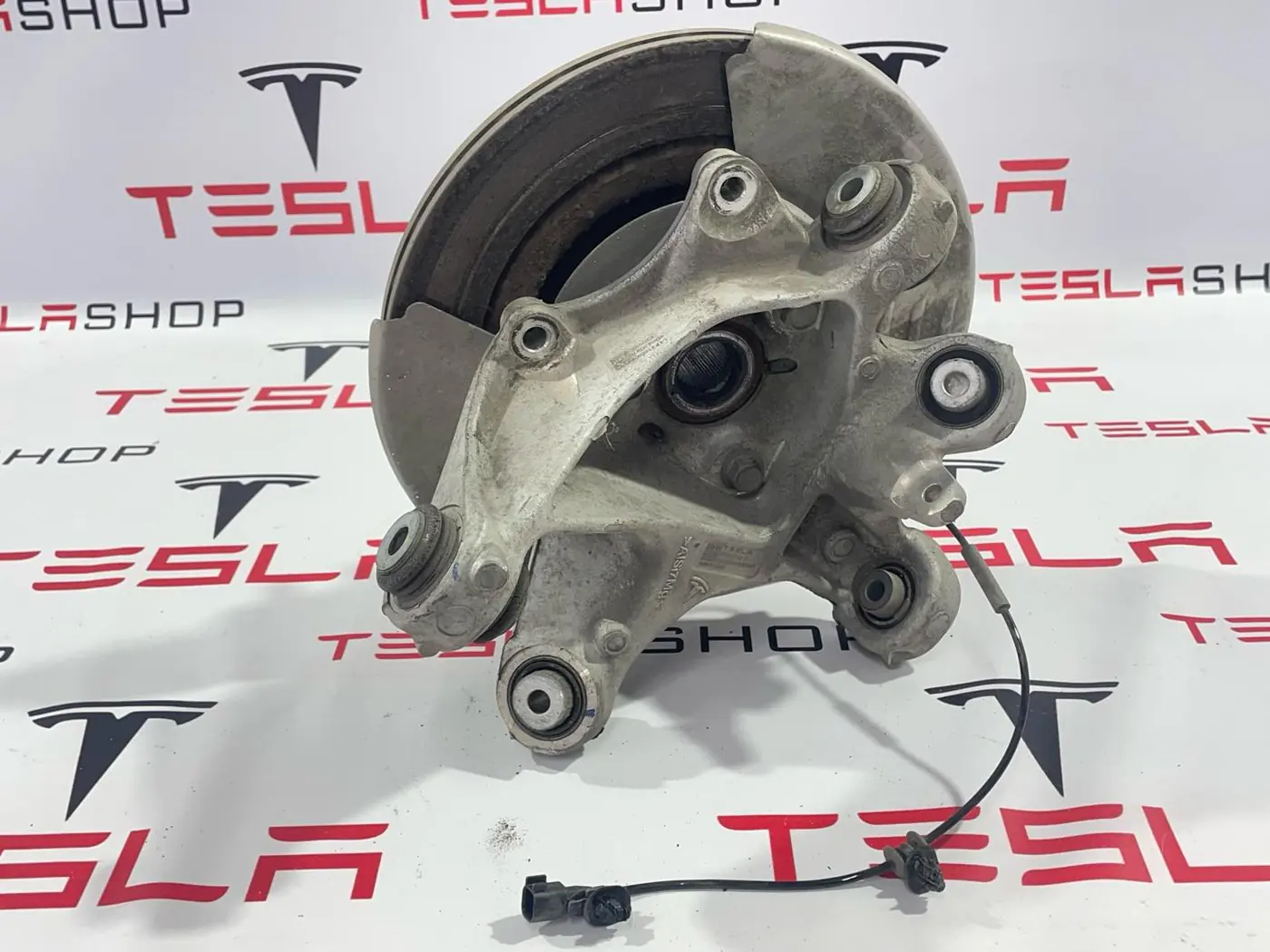 Кулак задний левый к Tesla Model 3 2019