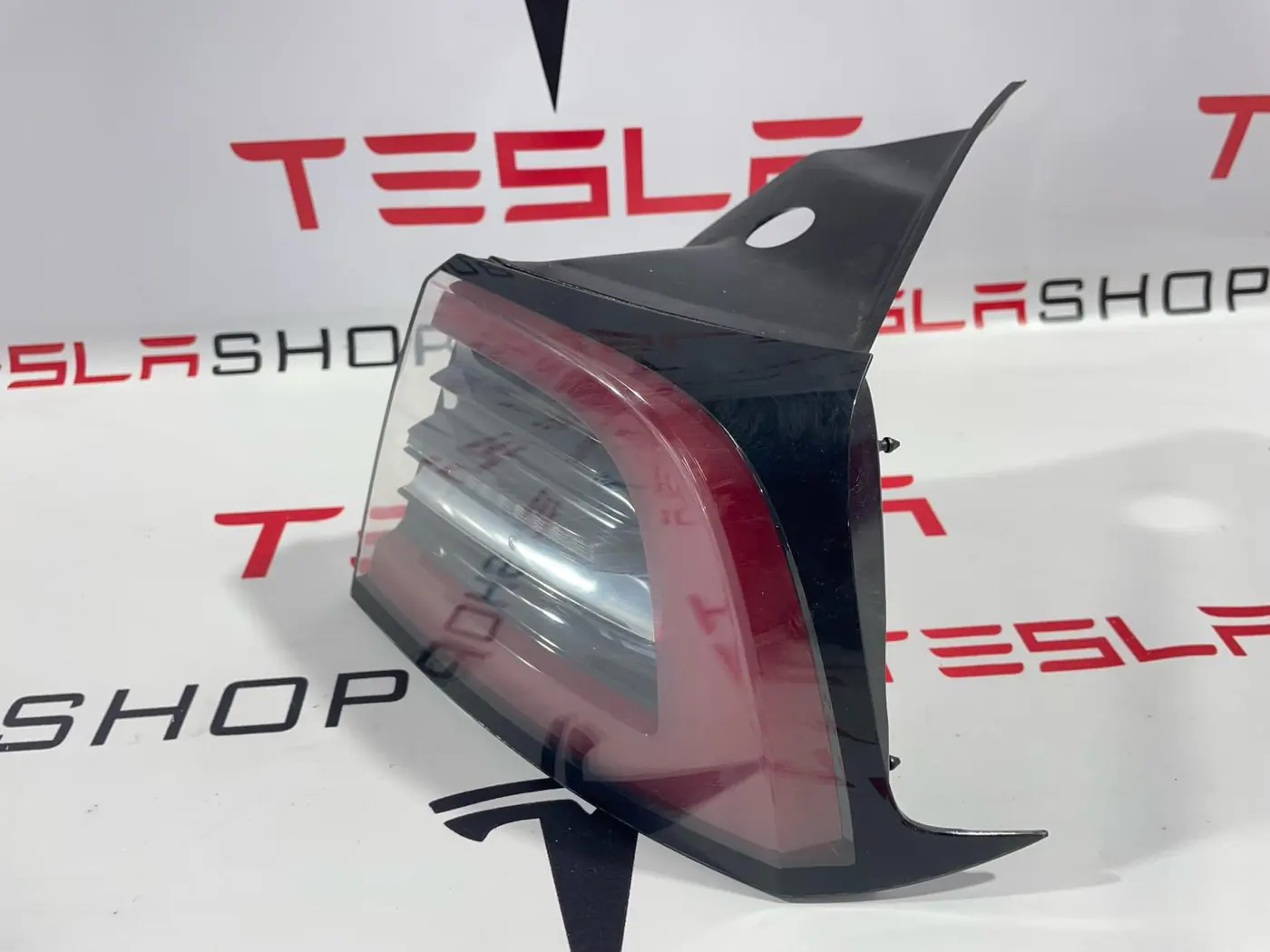 Фонарь задний правый к Tesla Model 3 2019