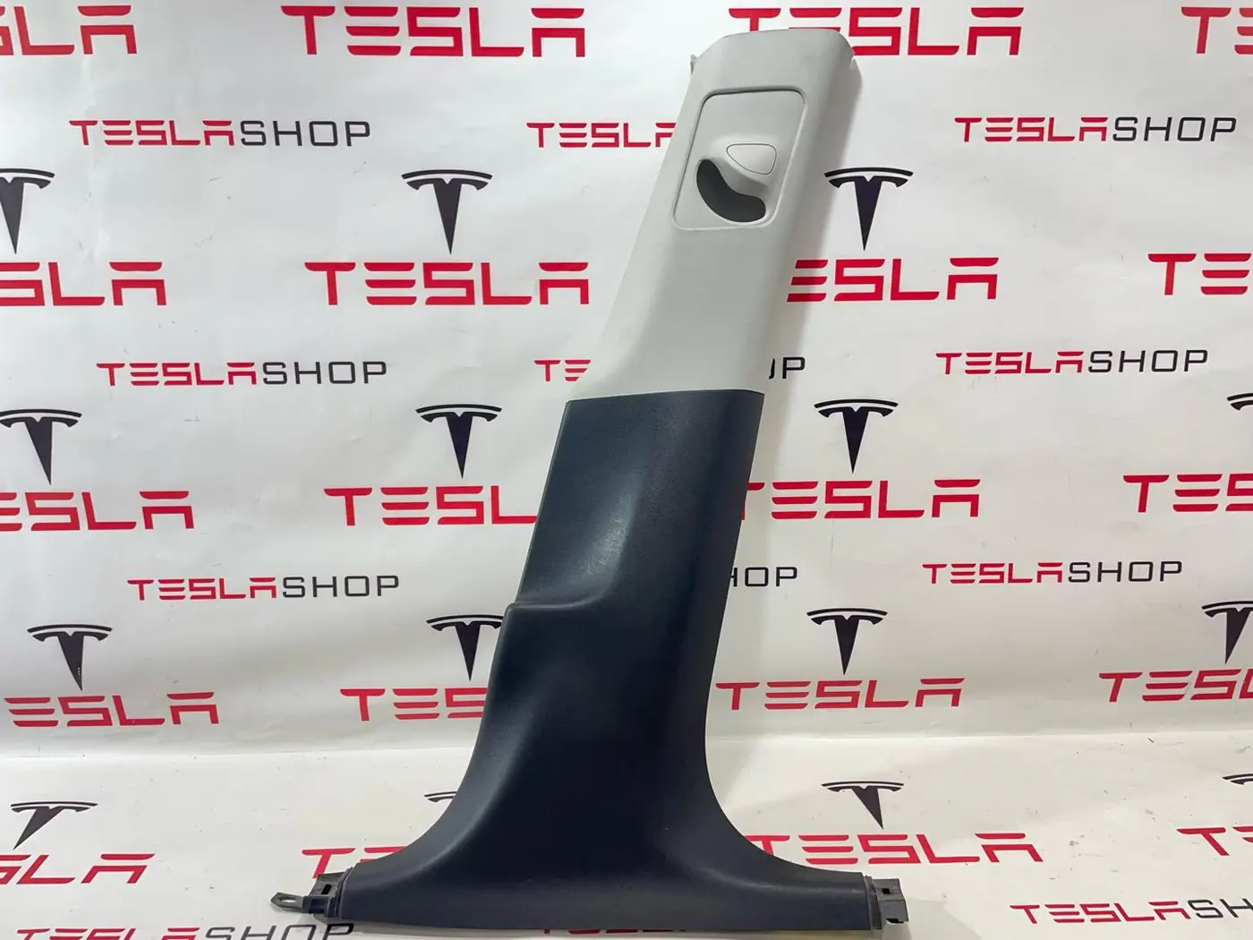 Обшивка стойки к Tesla Model 3 2019