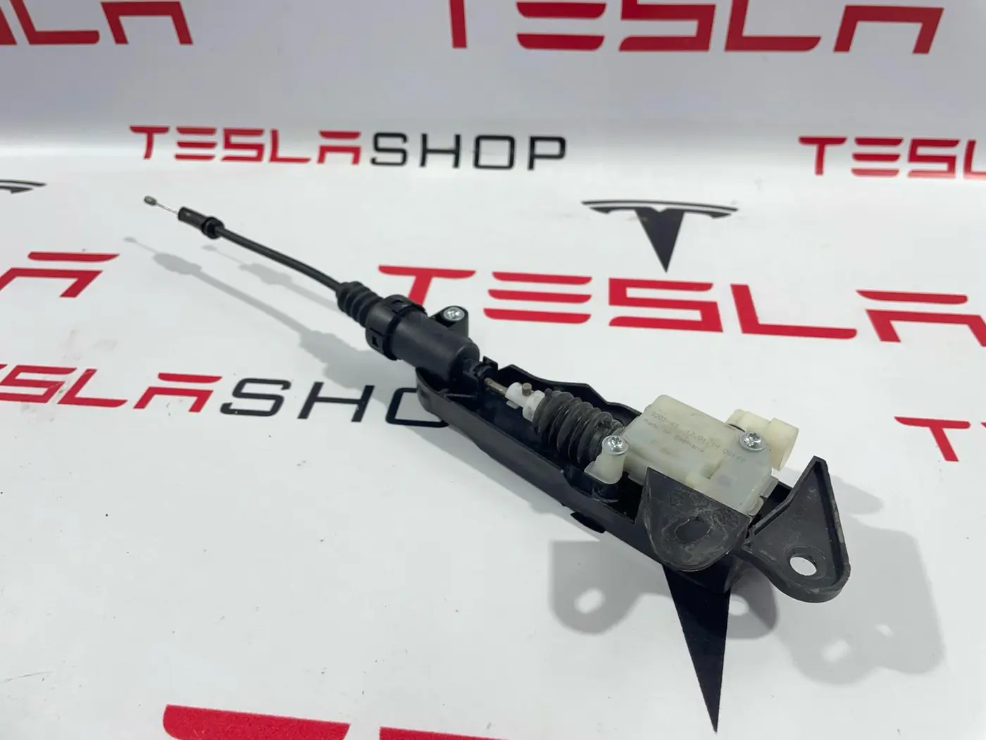 Электропривод замка капота к Tesla Model 3 2019