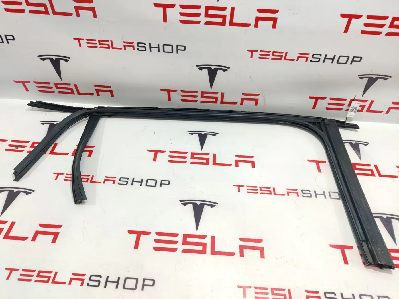 Уплотнитель двери сдвижной к Tesla Model X 2019
