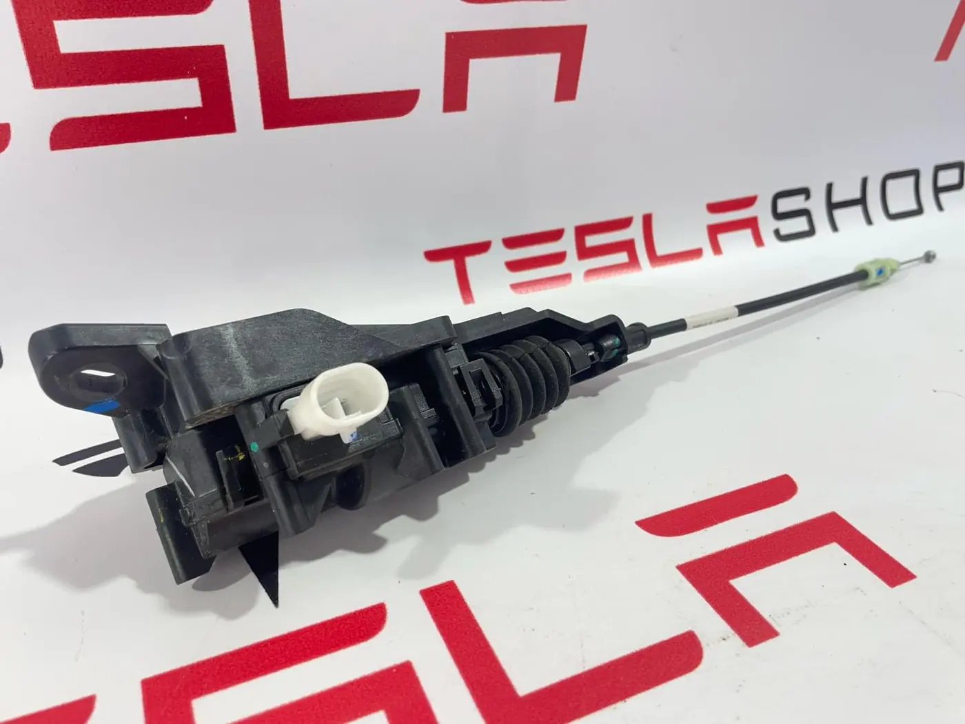 Электропривод замка капота к Tesla Model 3 2022