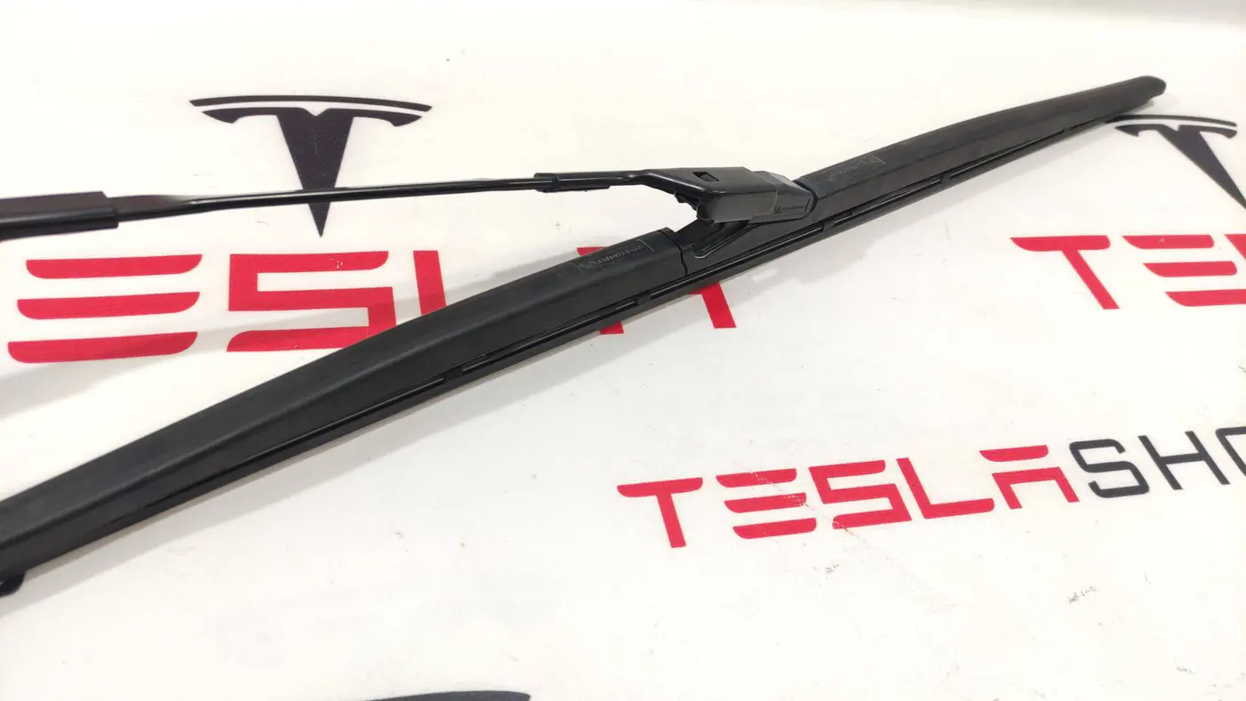 Щеткодержатель к Tesla Model S 2016