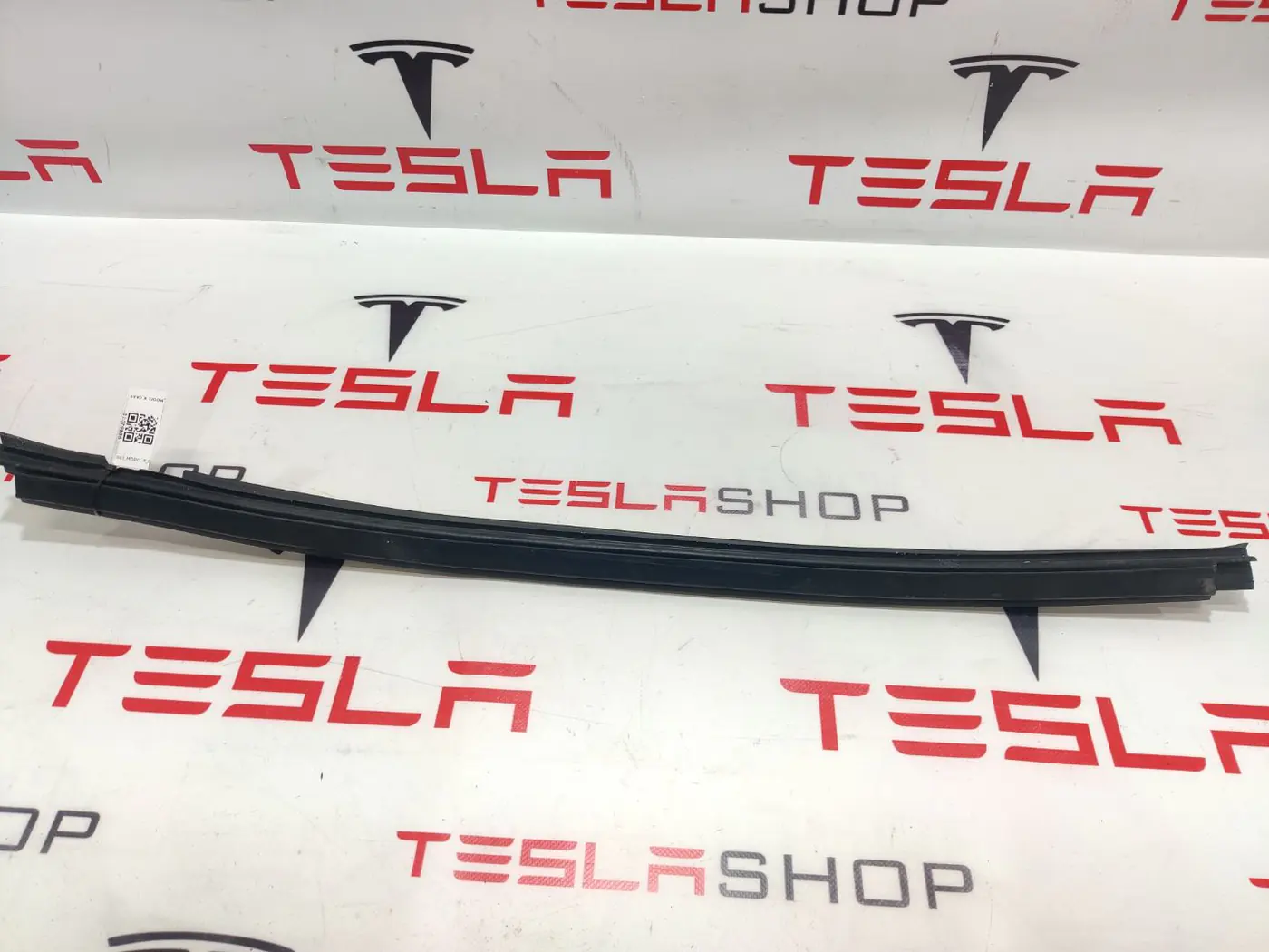 Уплотнитель к Tesla Model X 2019