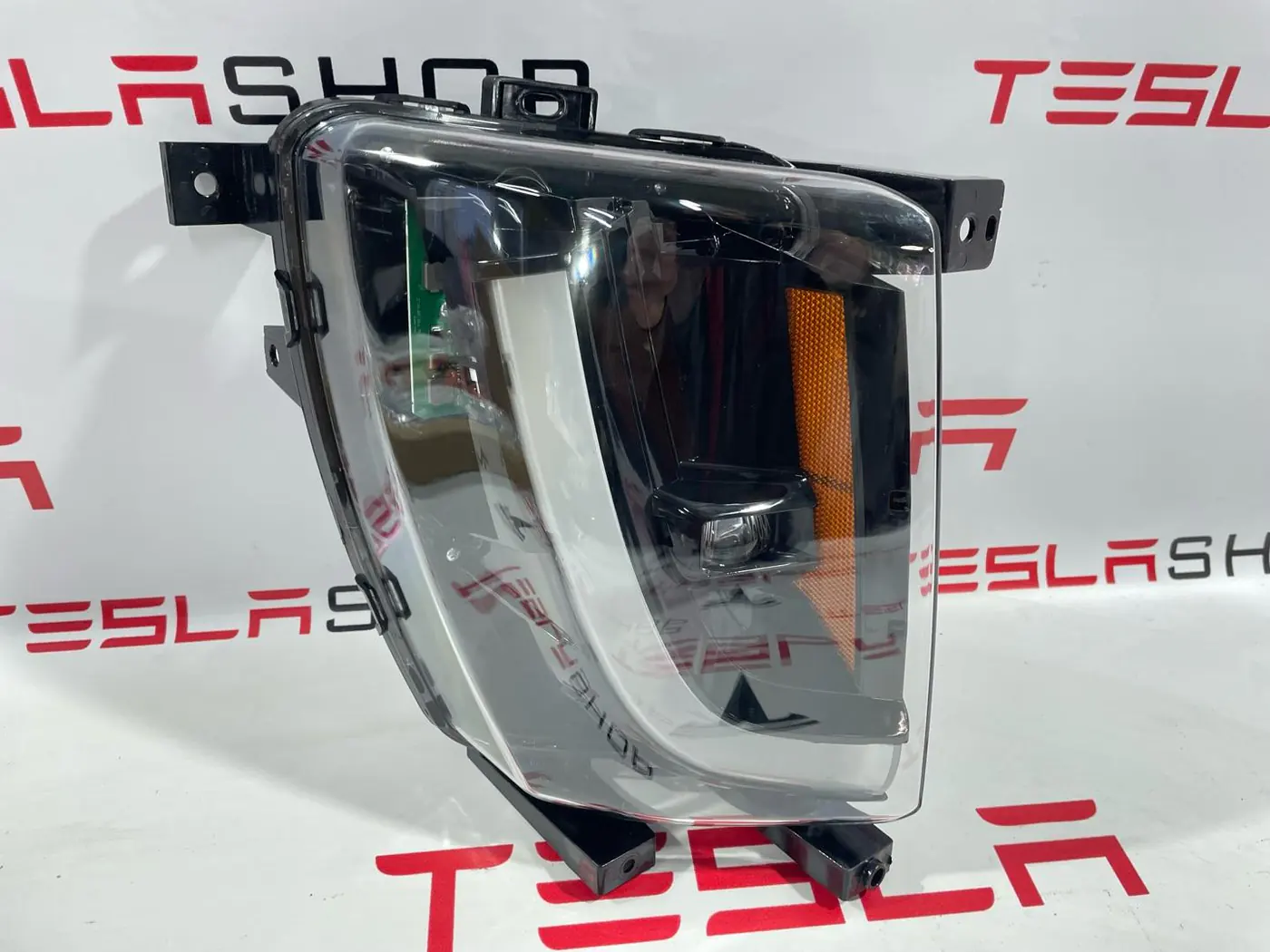 Фара противотуманная правая к Tesla Model X 2019