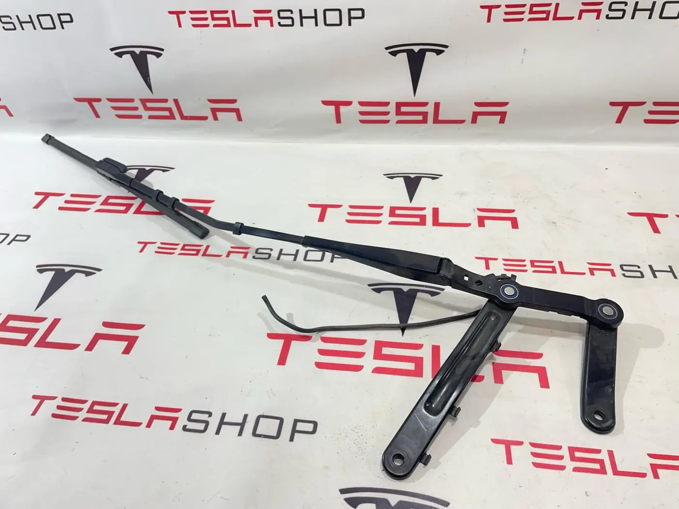 Щеткодержатель к Tesla Model X 2022