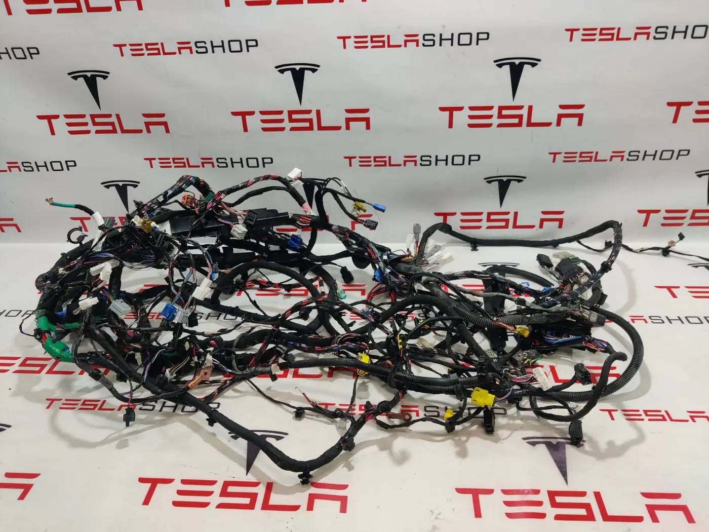 Проводка к Tesla Model X 2016
