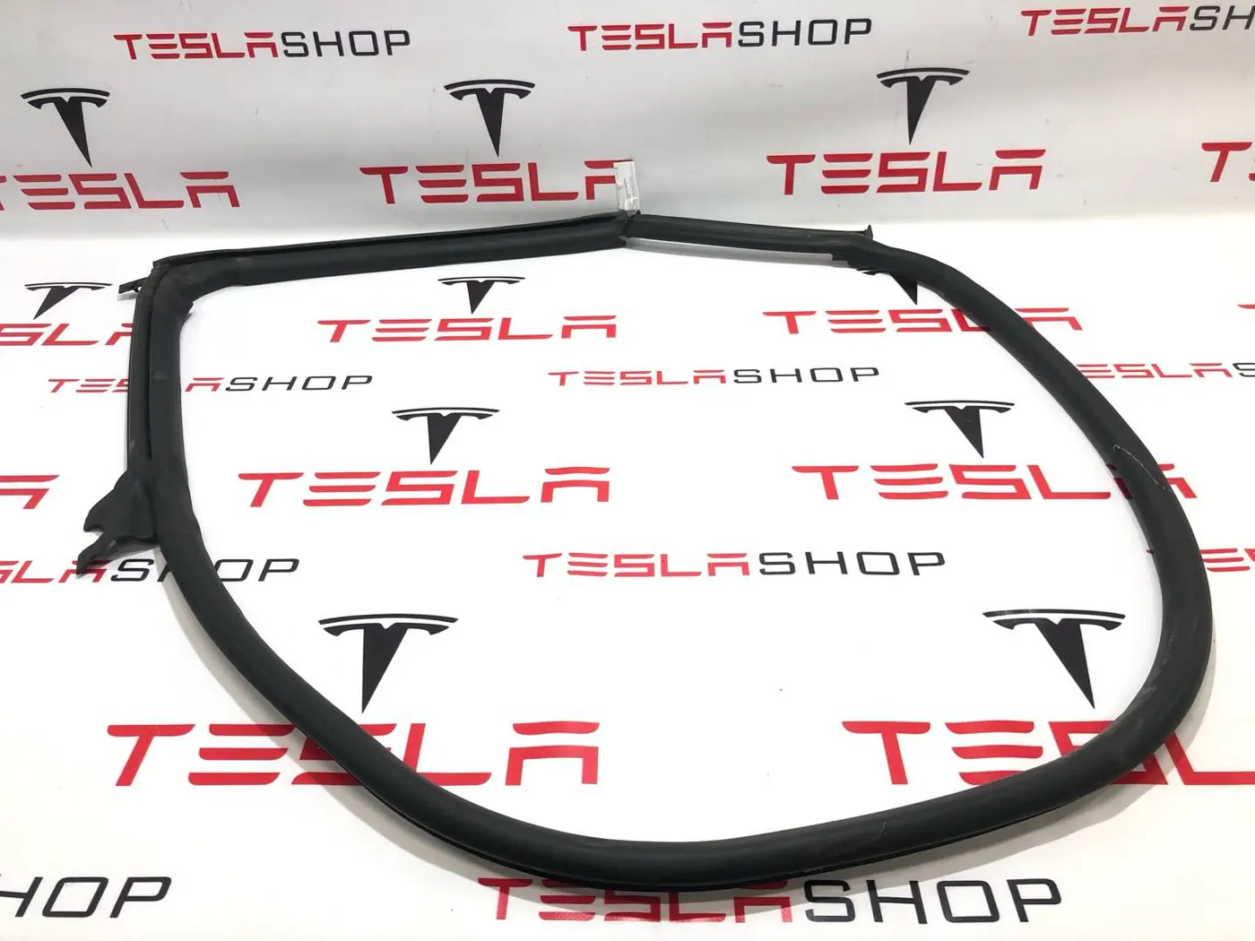 Уплотнитель к Tesla Model S 2019