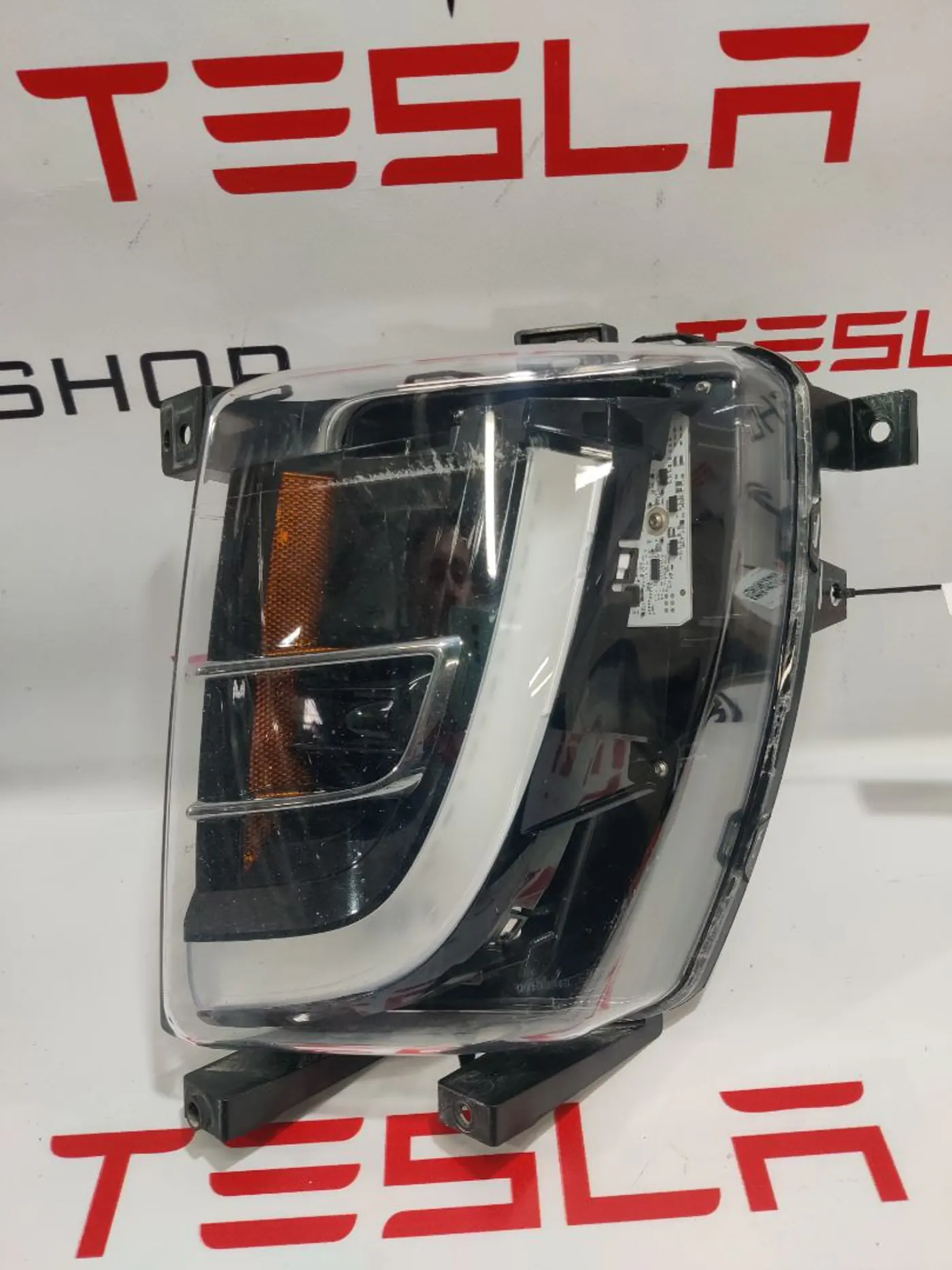 Фара противотуманная левая к Tesla Model X 2016