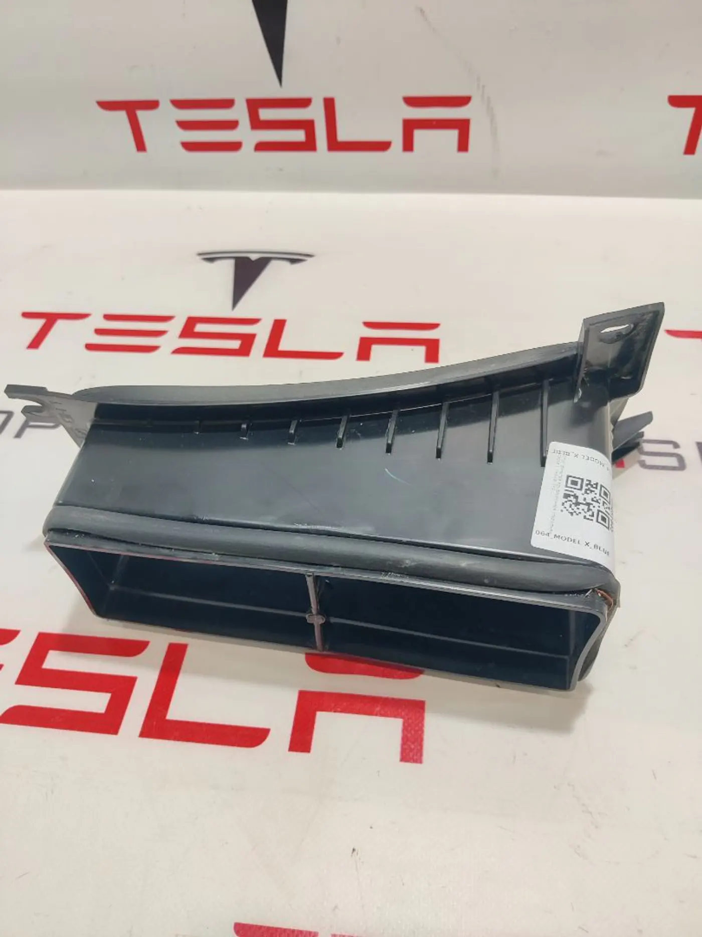 Корпус термостата к Tesla Model X 2016