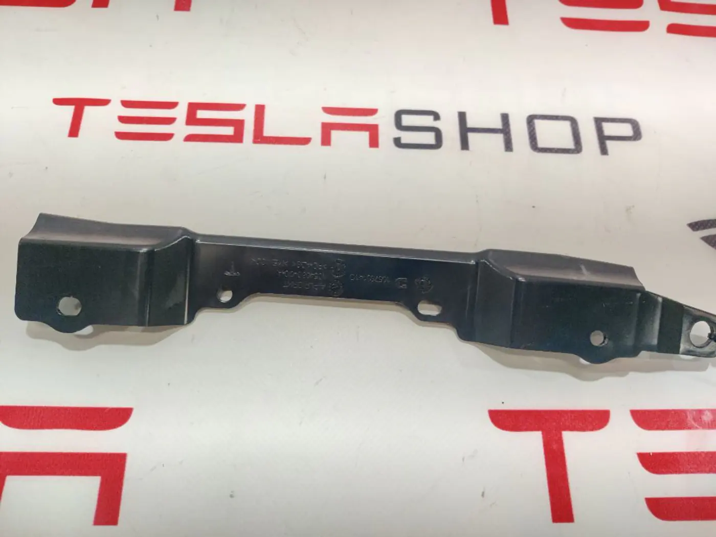 Крепление проводки к Tesla Model X 2016