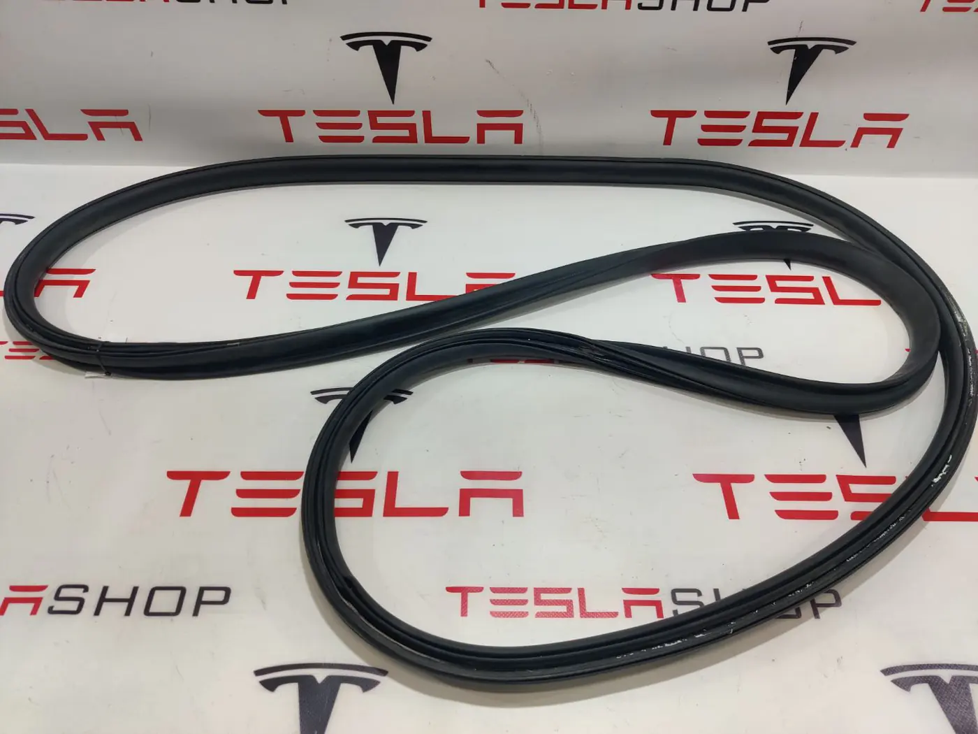 Уплотнитель багажника к Tesla Model S 2019