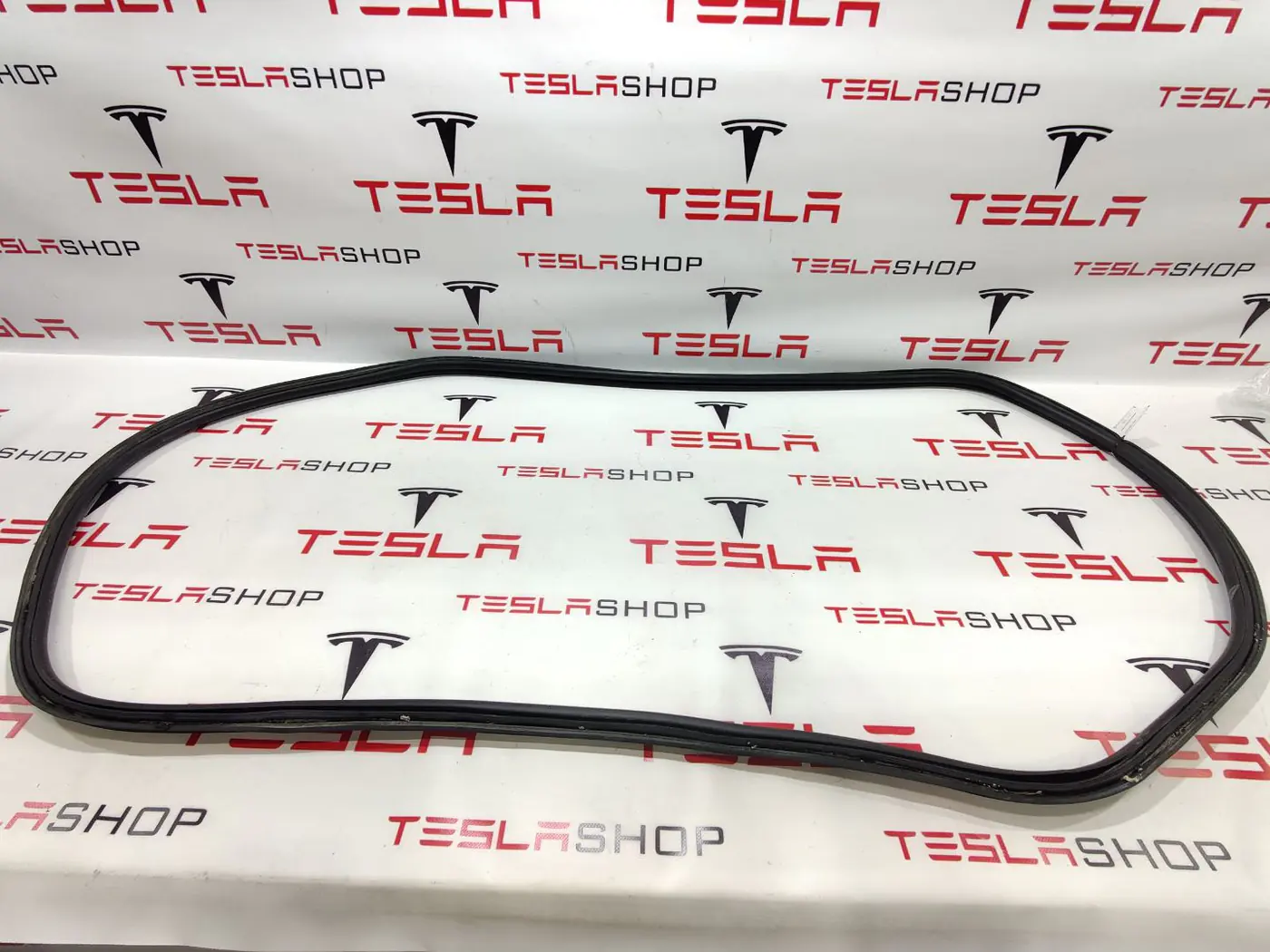 Уплотнитель багажника к Tesla Model X 2016