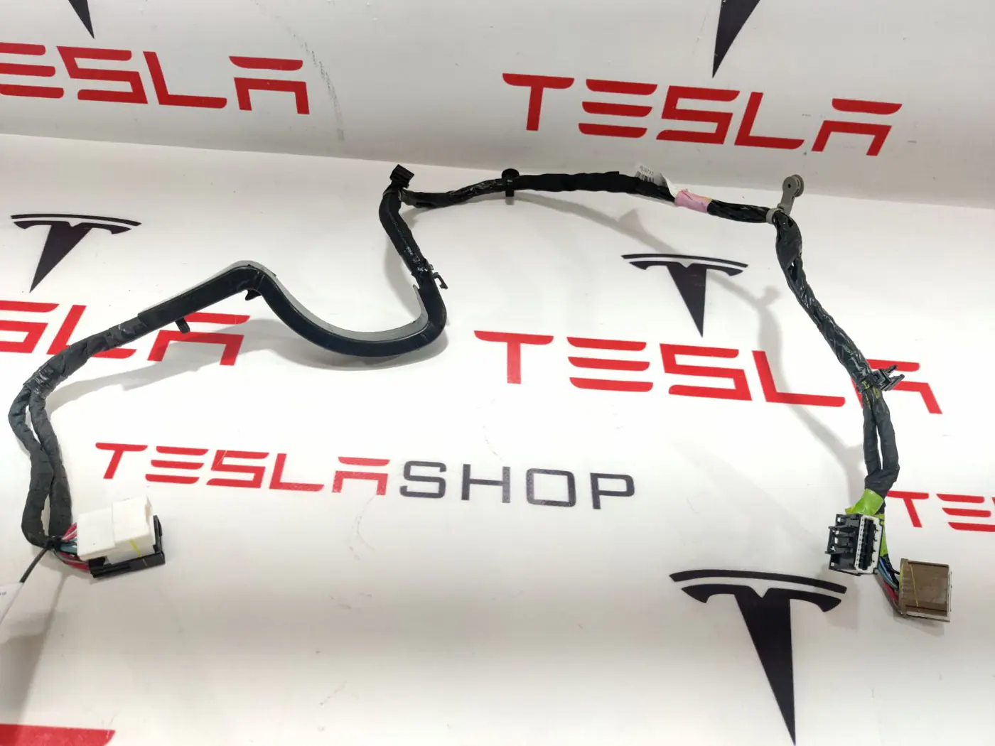 Проводка двери к Tesla Model X 2016