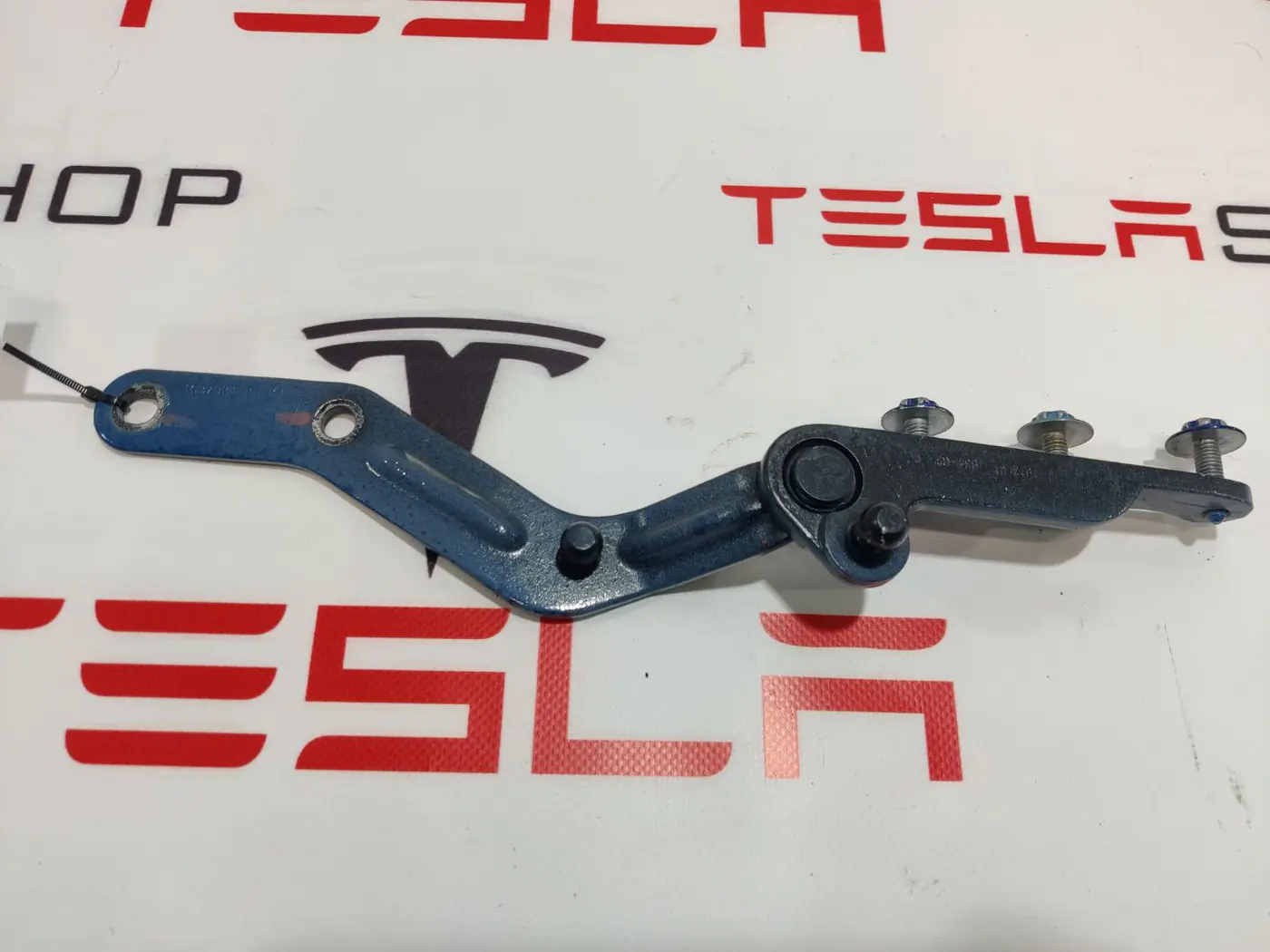 Петля двери к Tesla Model X 2016