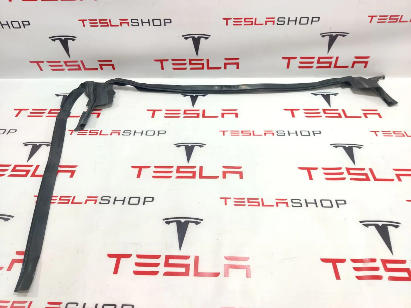 Уплотнитель к Tesla Model X 2016