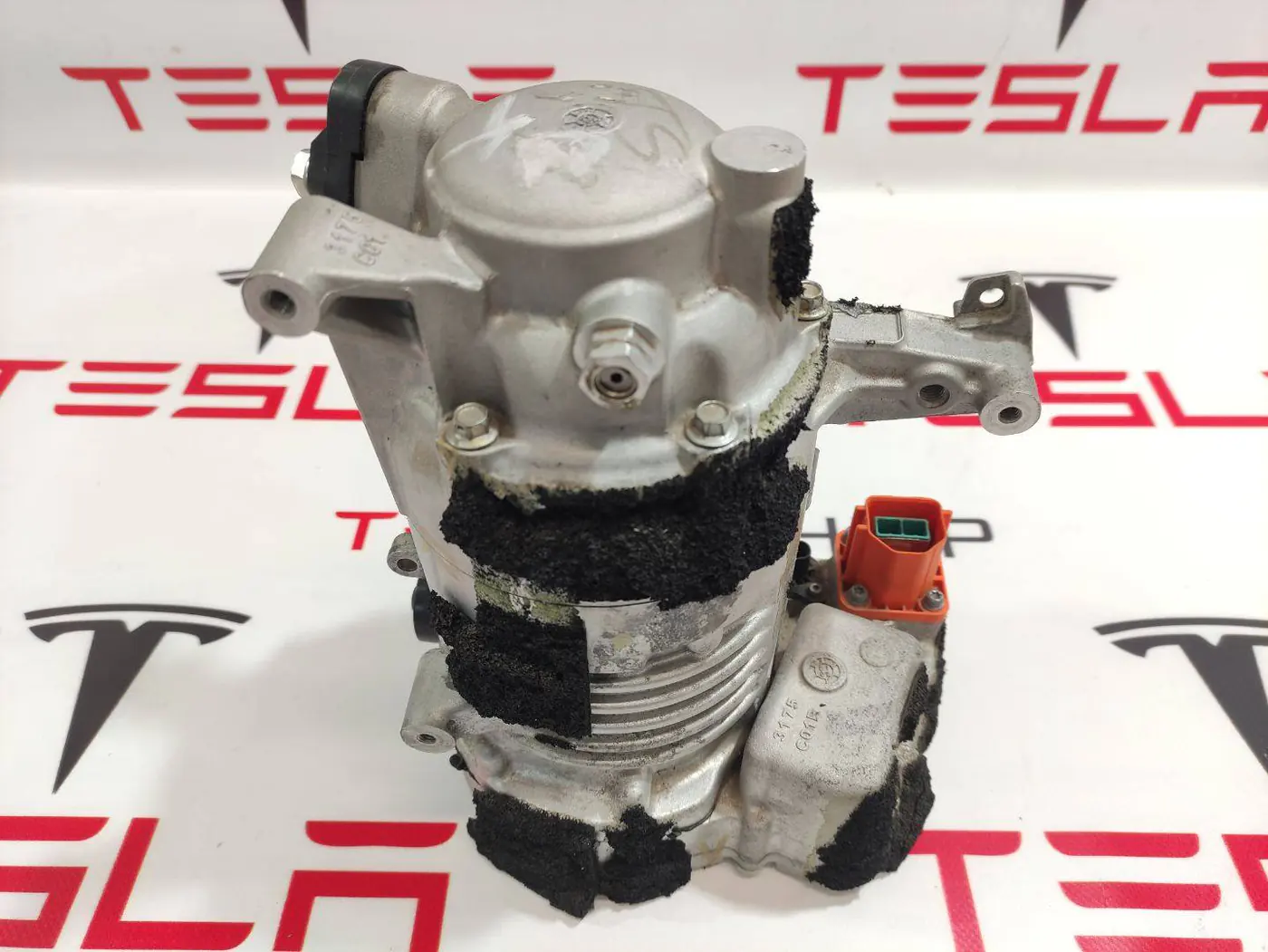 Компрессор кондиционера к Tesla Model 3 2020