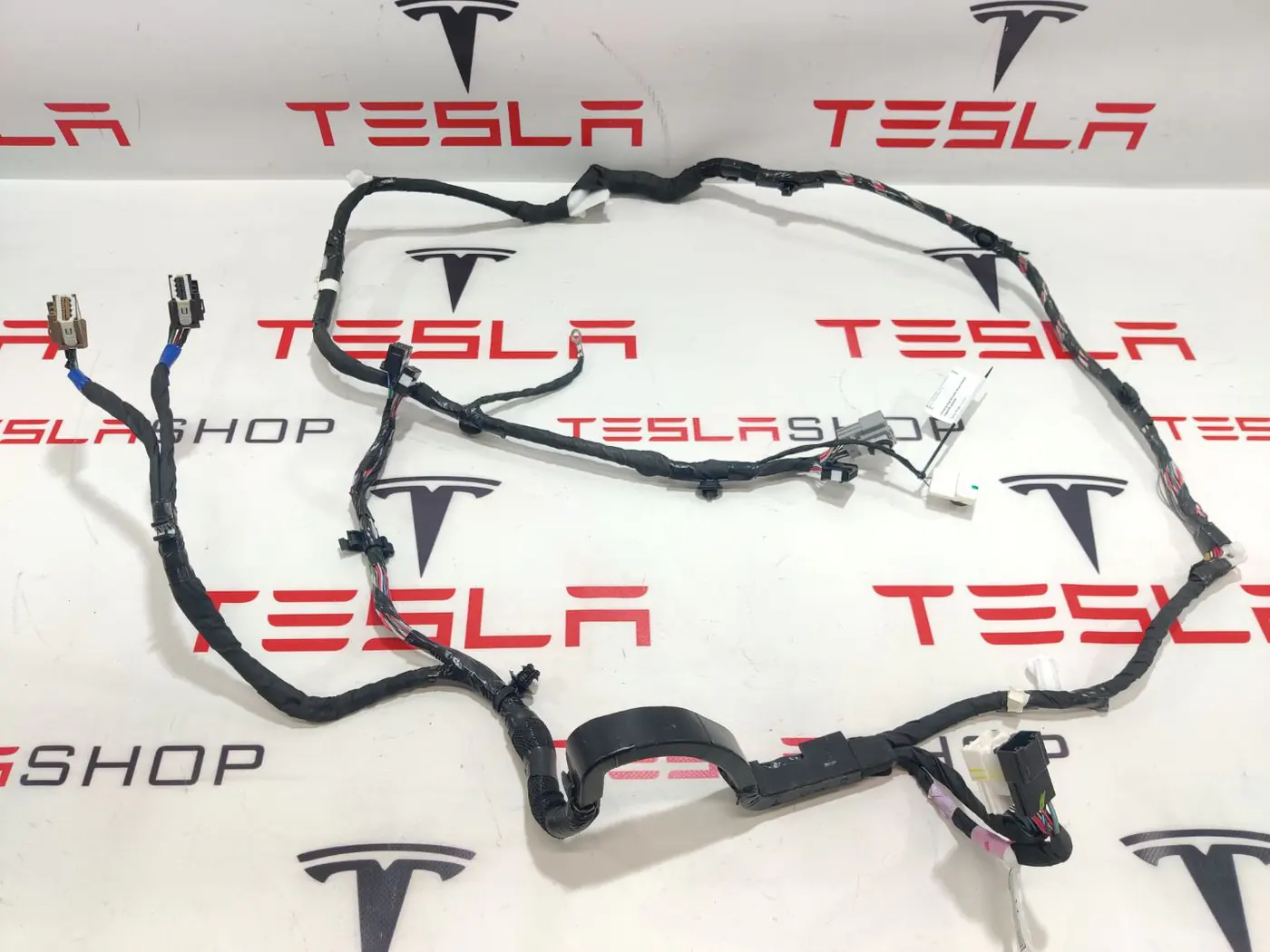 Проводка двери к Tesla Model X 2016