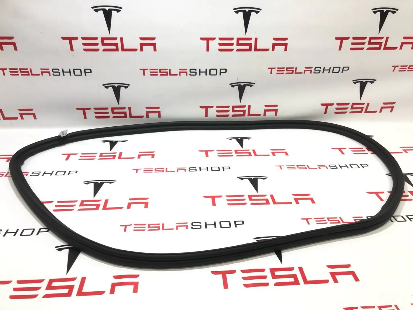 Уплотнитель к Tesla Model X 2019