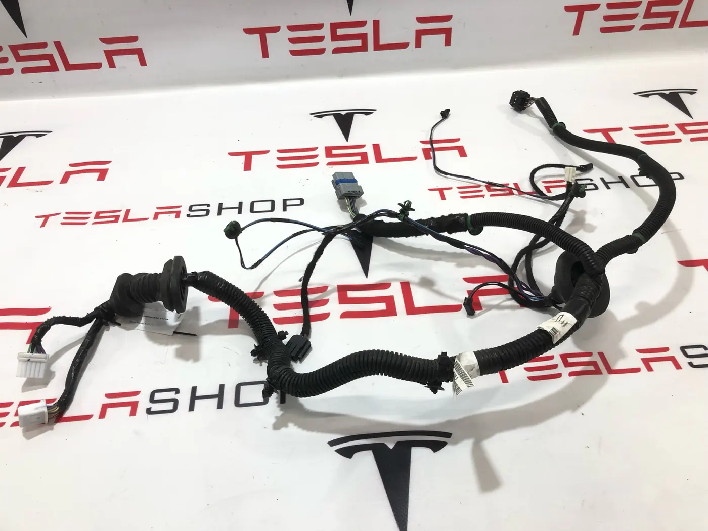 Проводка двери к Tesla Model S 2013