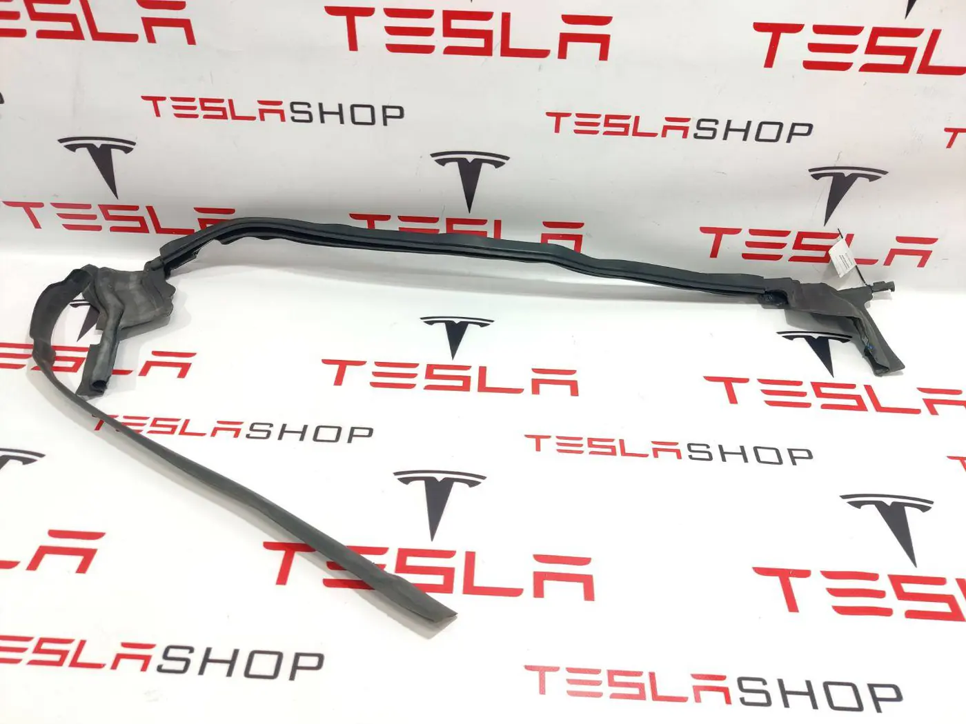 Уплотнитель к Tesla Model X 2018