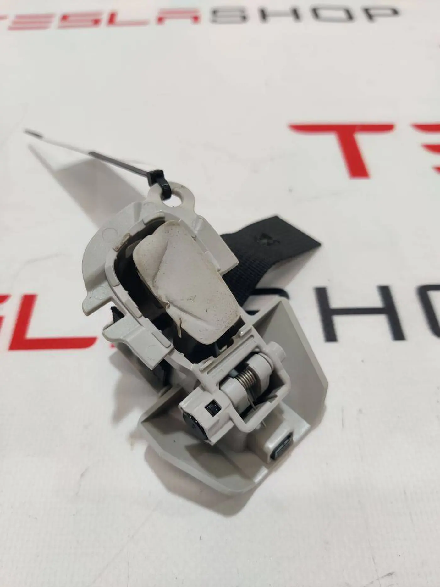 Крючок для одежды к Tesla Model 3 2019