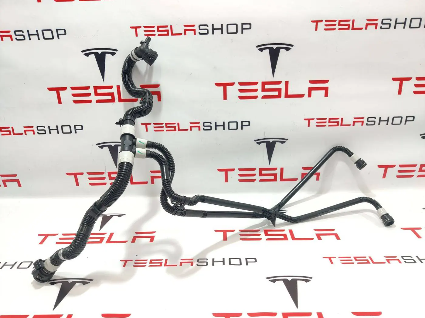Патрубок радиатора к Tesla Model 3 2019
