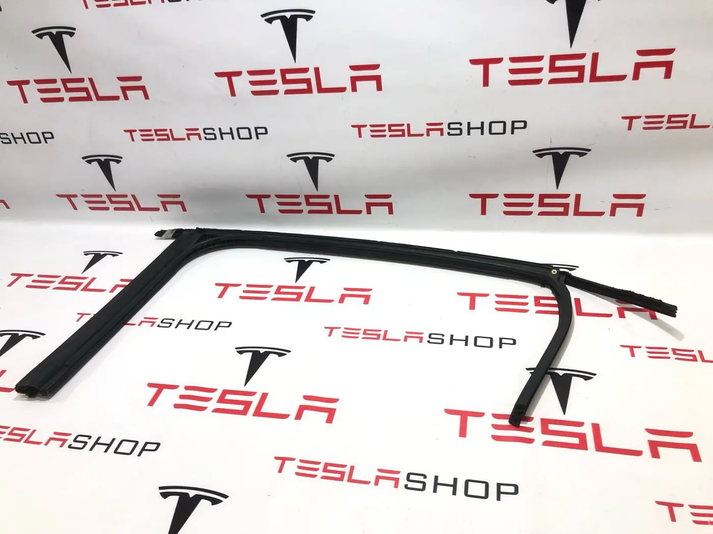 Уплотнитель к Tesla Model X 2019