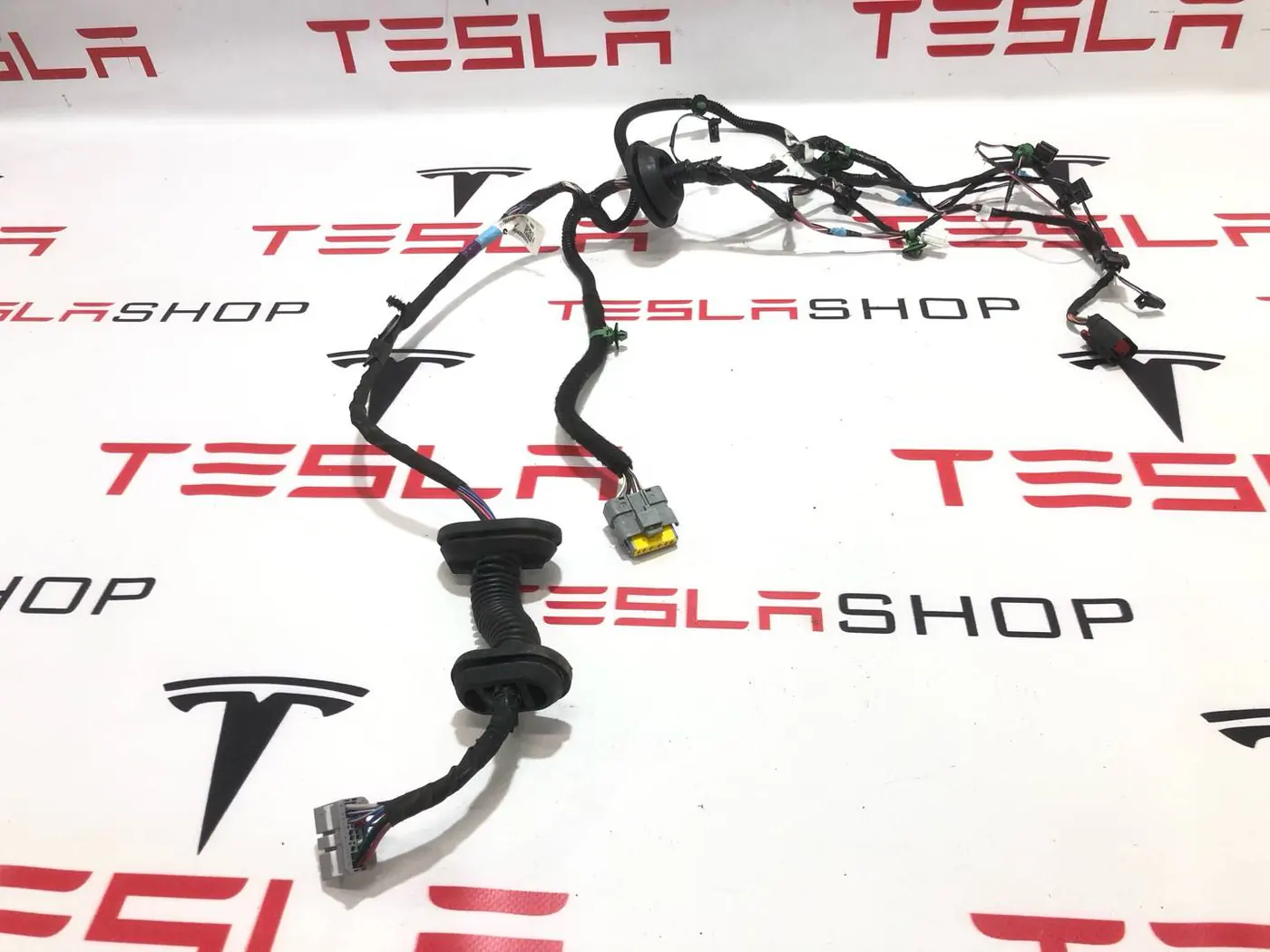 Проводка двери к Tesla Model S 2019