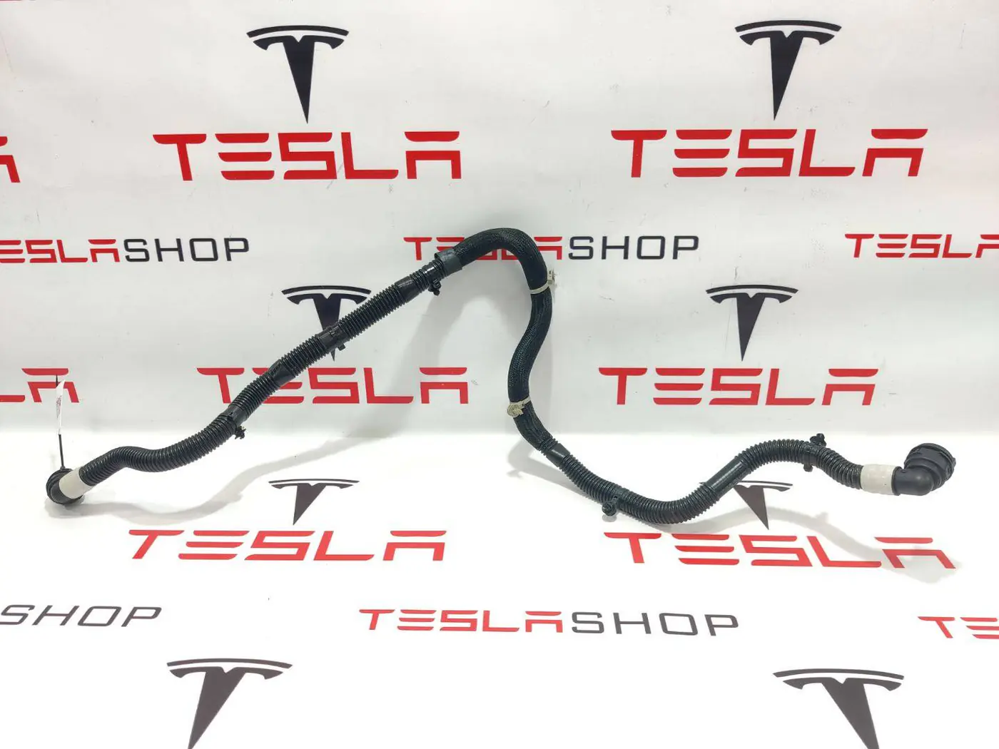 Патрубок радиатора к Tesla Model 3 2019