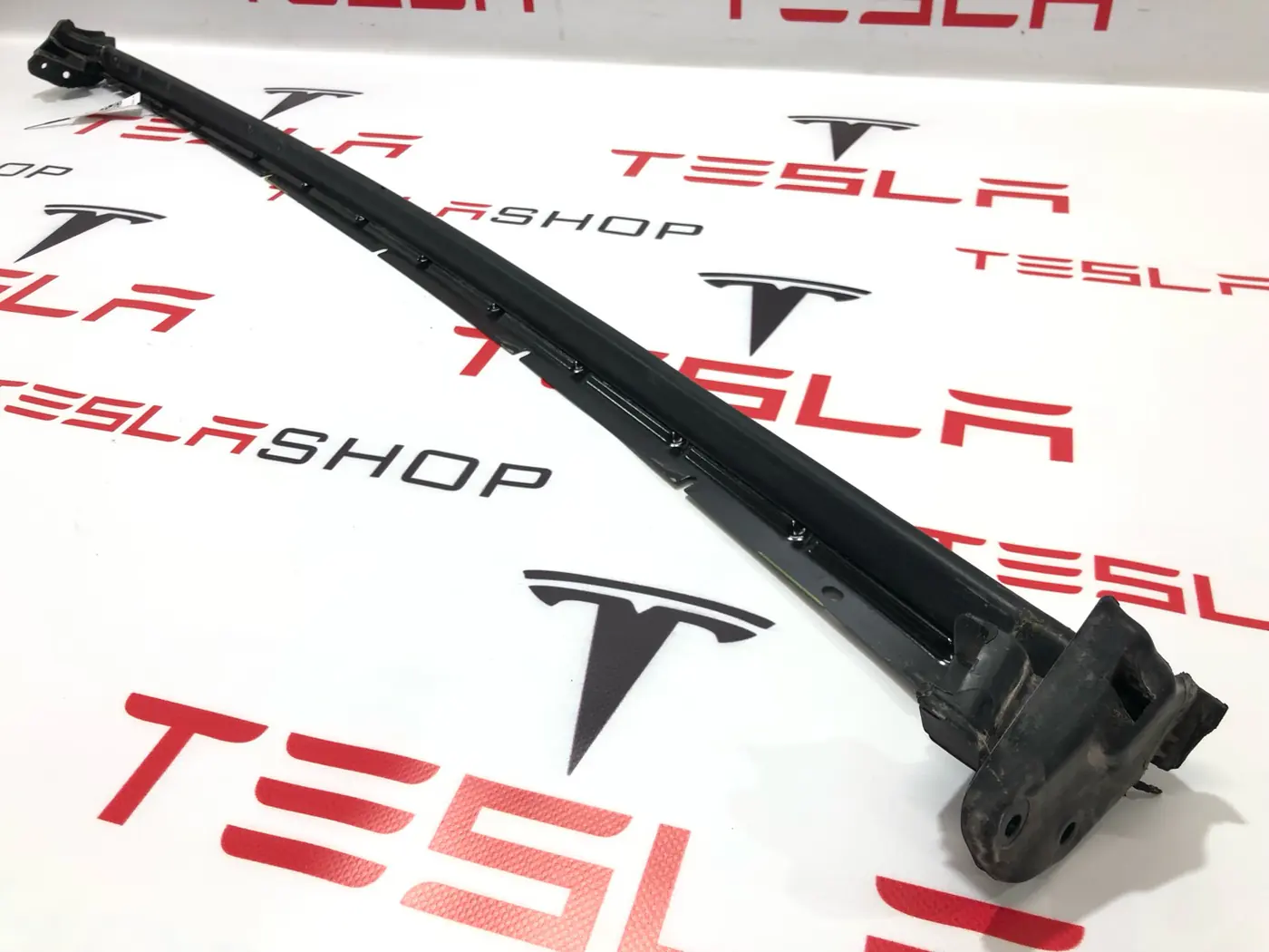 Уплотнитель двери сдвижной к Tesla Model X 2016
