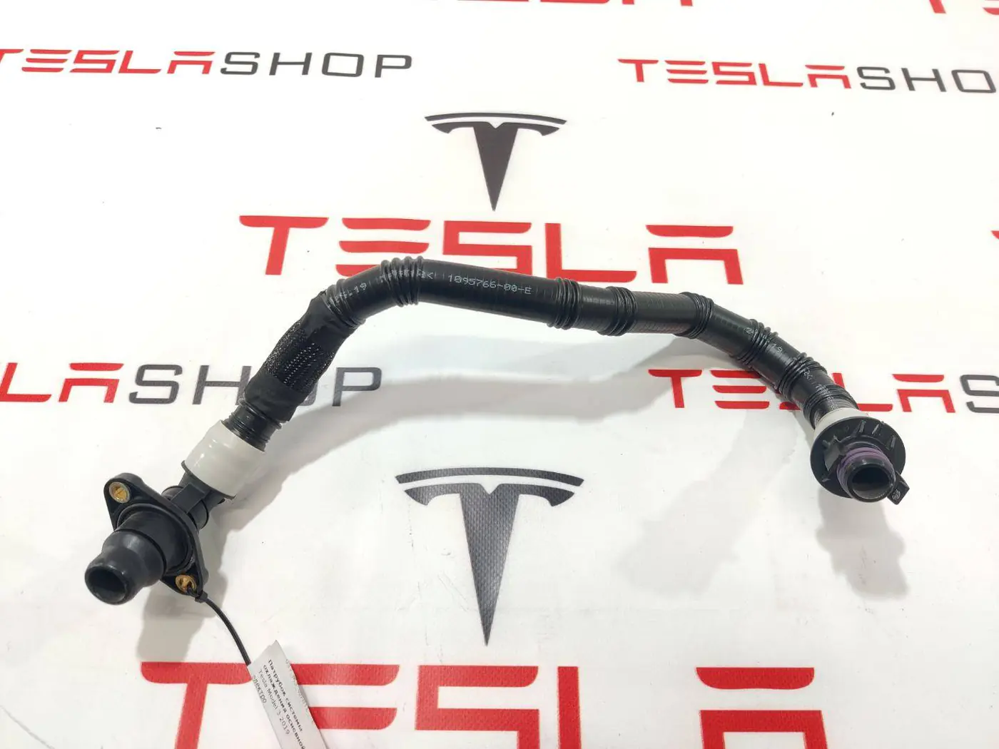 Патрубок радиатора к Tesla Model 3 2019