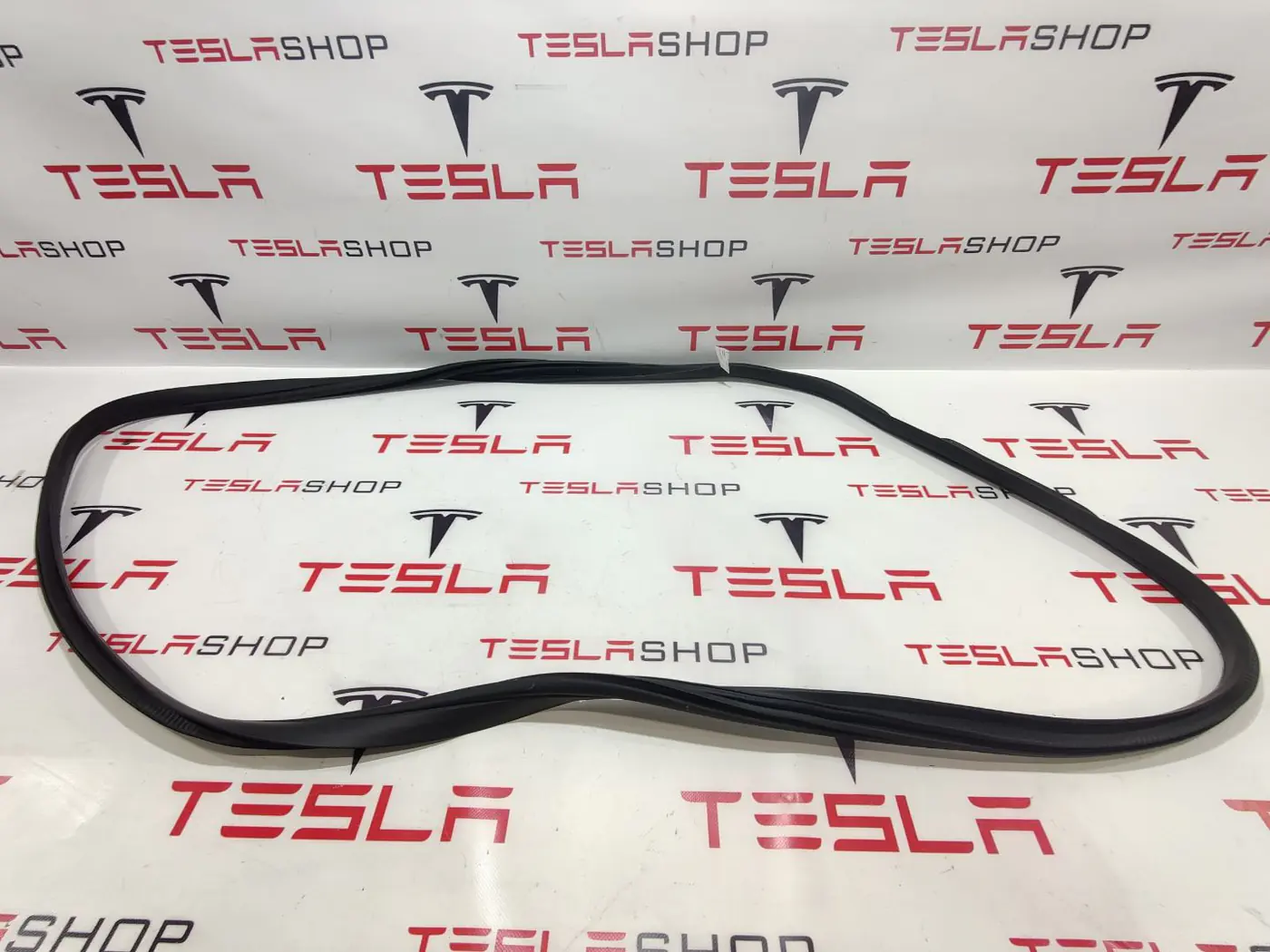 Уплотнитель к Tesla Model X 2019