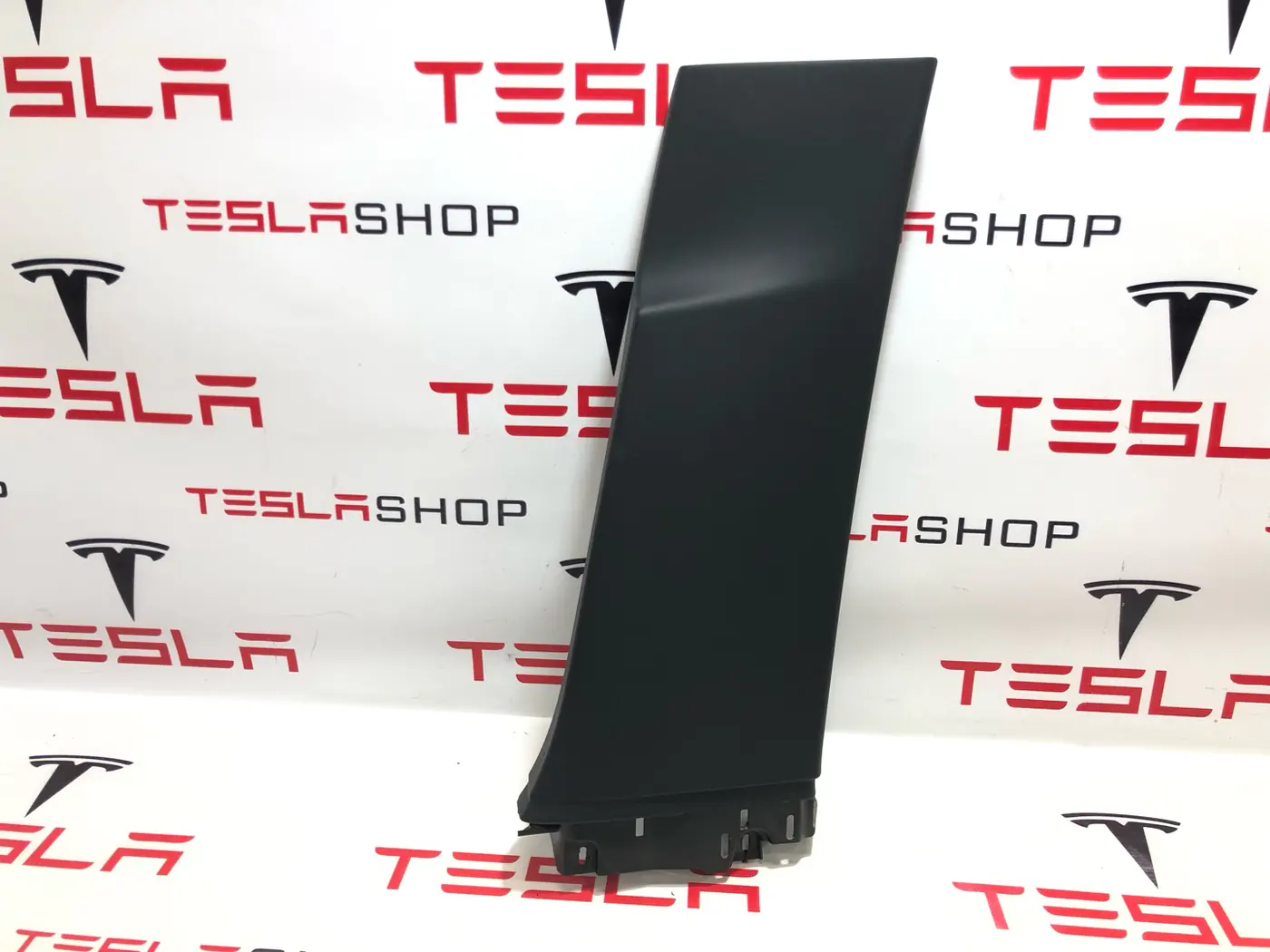 Обшивка стойки к Tesla Model X 2019