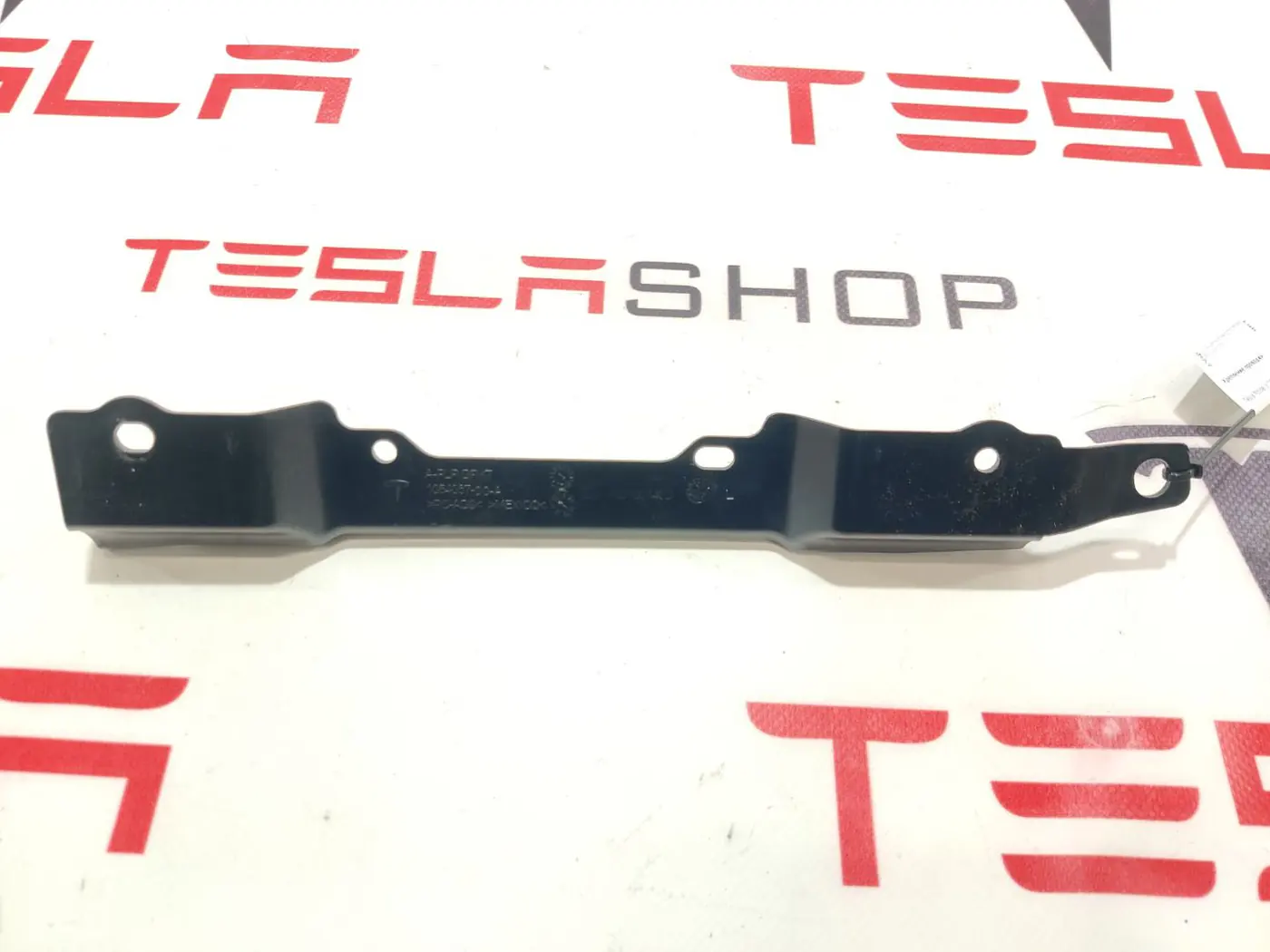 Крепление проводки к Tesla Model X 2019