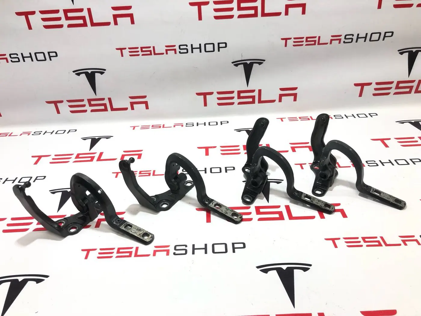 Петля двери к Tesla Model X 2018