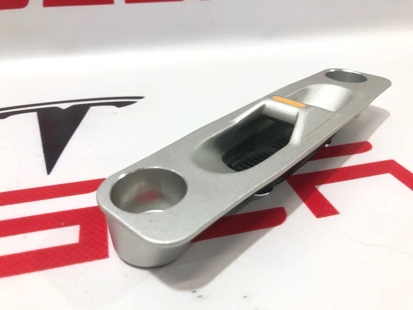Петля двери к Rivian R1T 2022