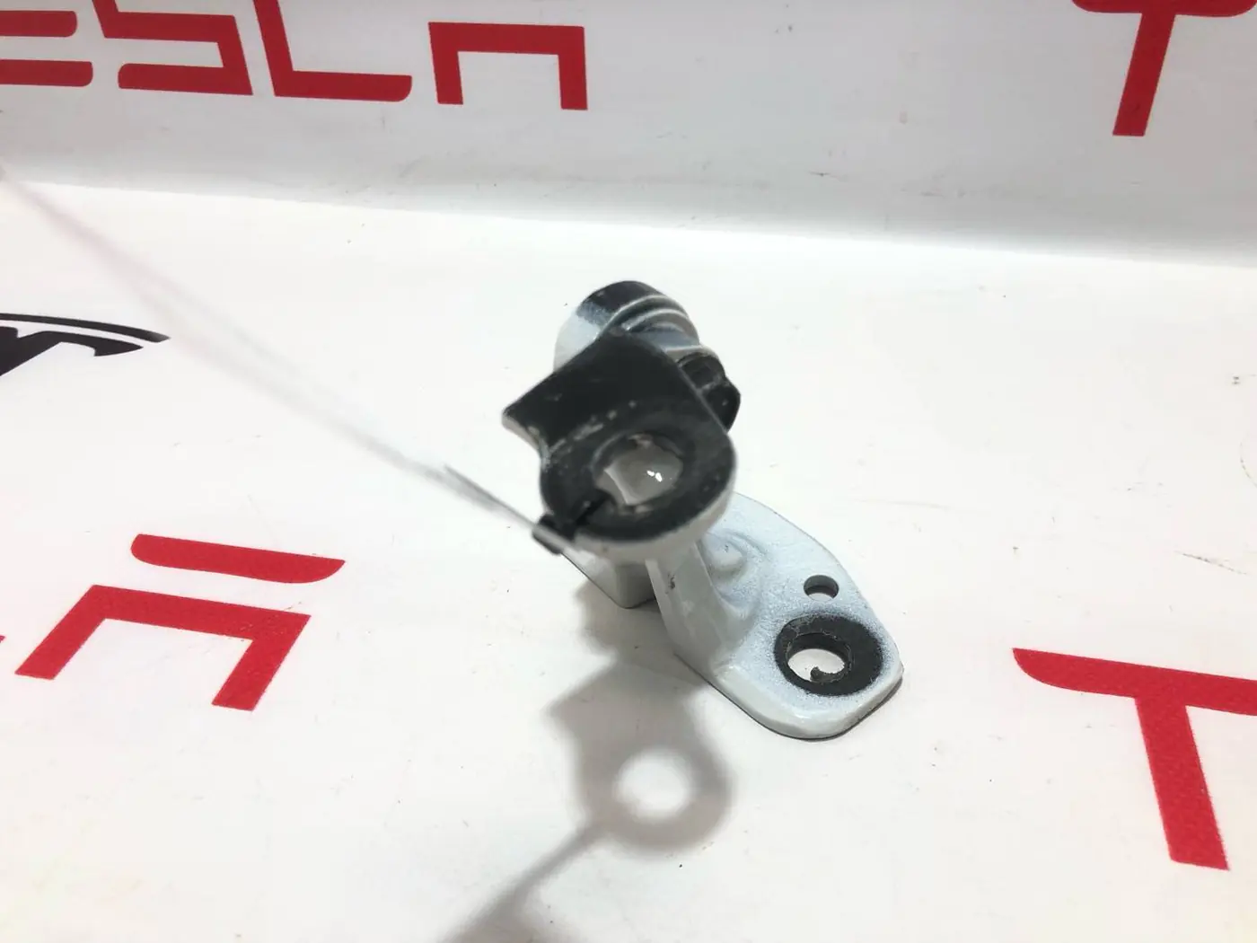 Петля двери к Rivian R1T 2022