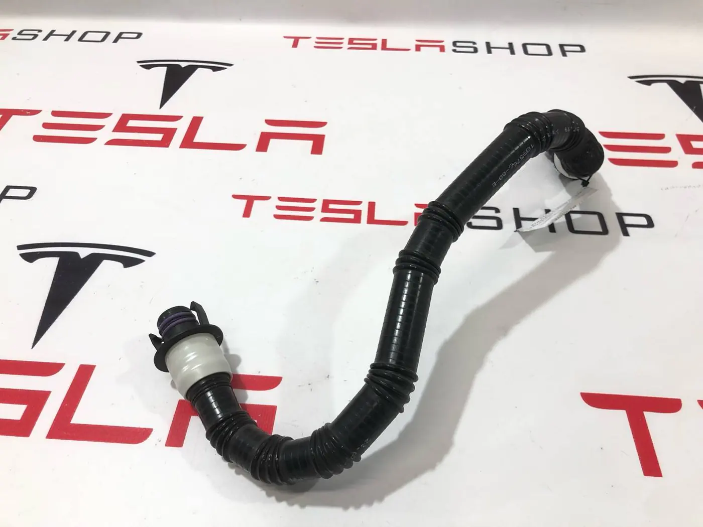 Патрубок радиатора к Tesla Model 3 2019