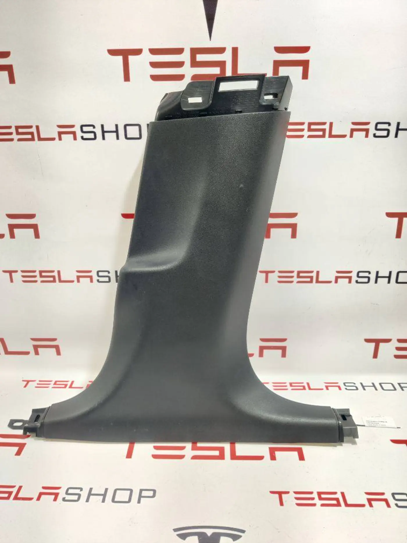 Обшивка стойки к Tesla Model 3 2019