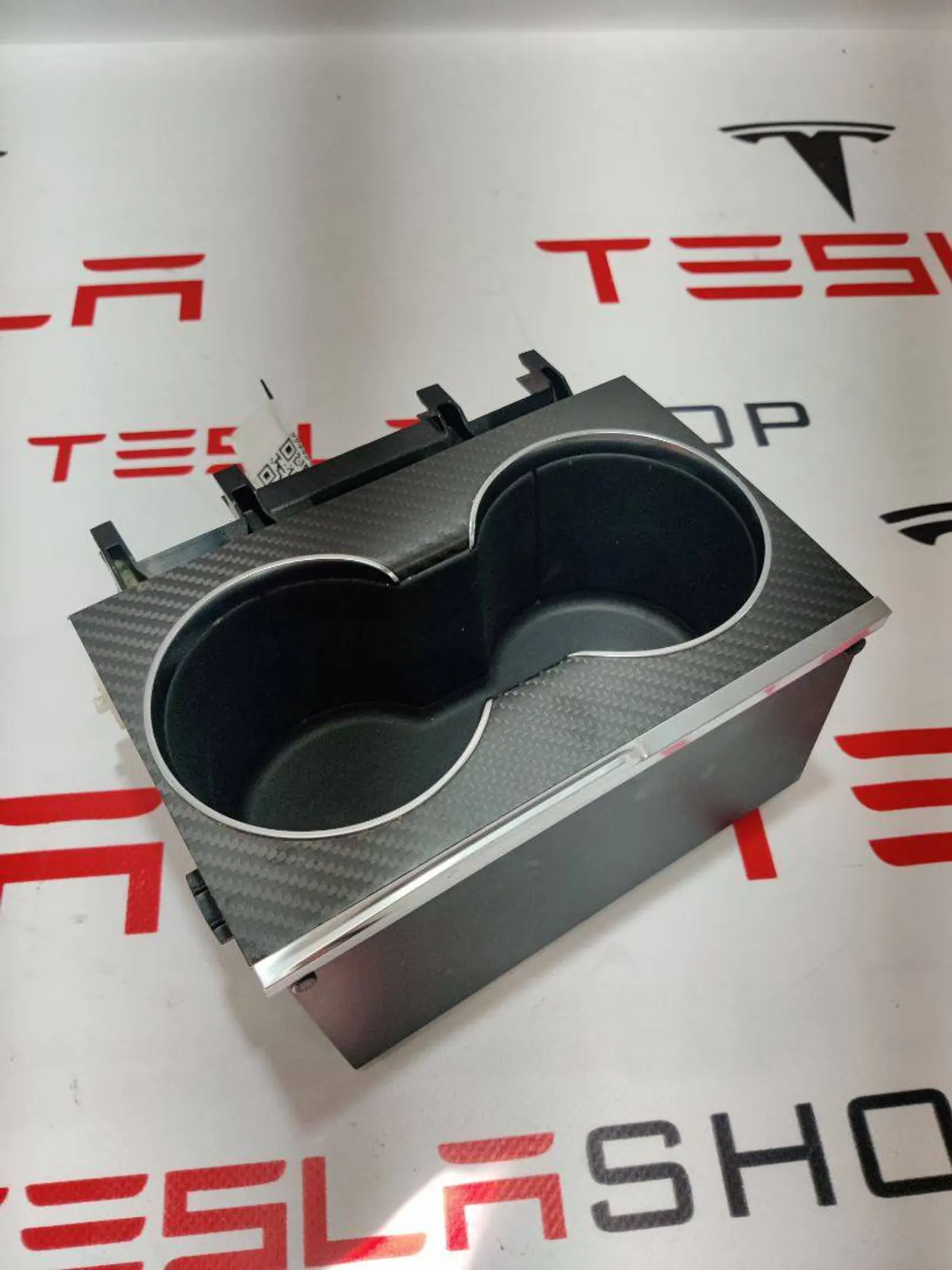 Подстаканник к Tesla Model S 2021