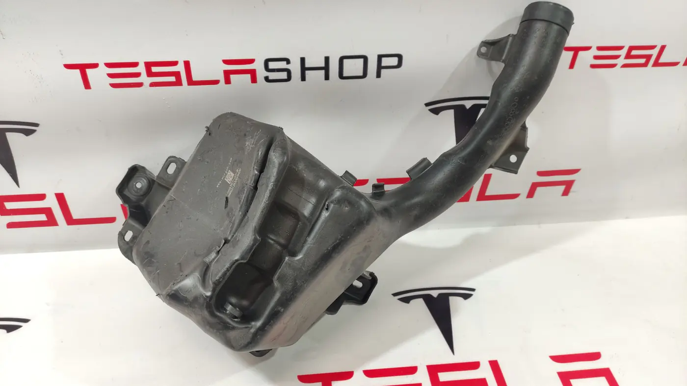 Бачок омывателя к Tesla Model S 2021