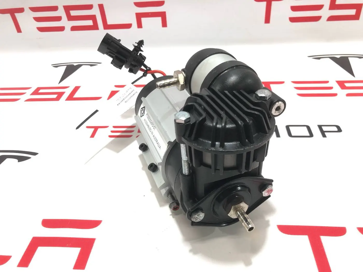 Компрессор пневмоподвески к Rivian R1T 2022