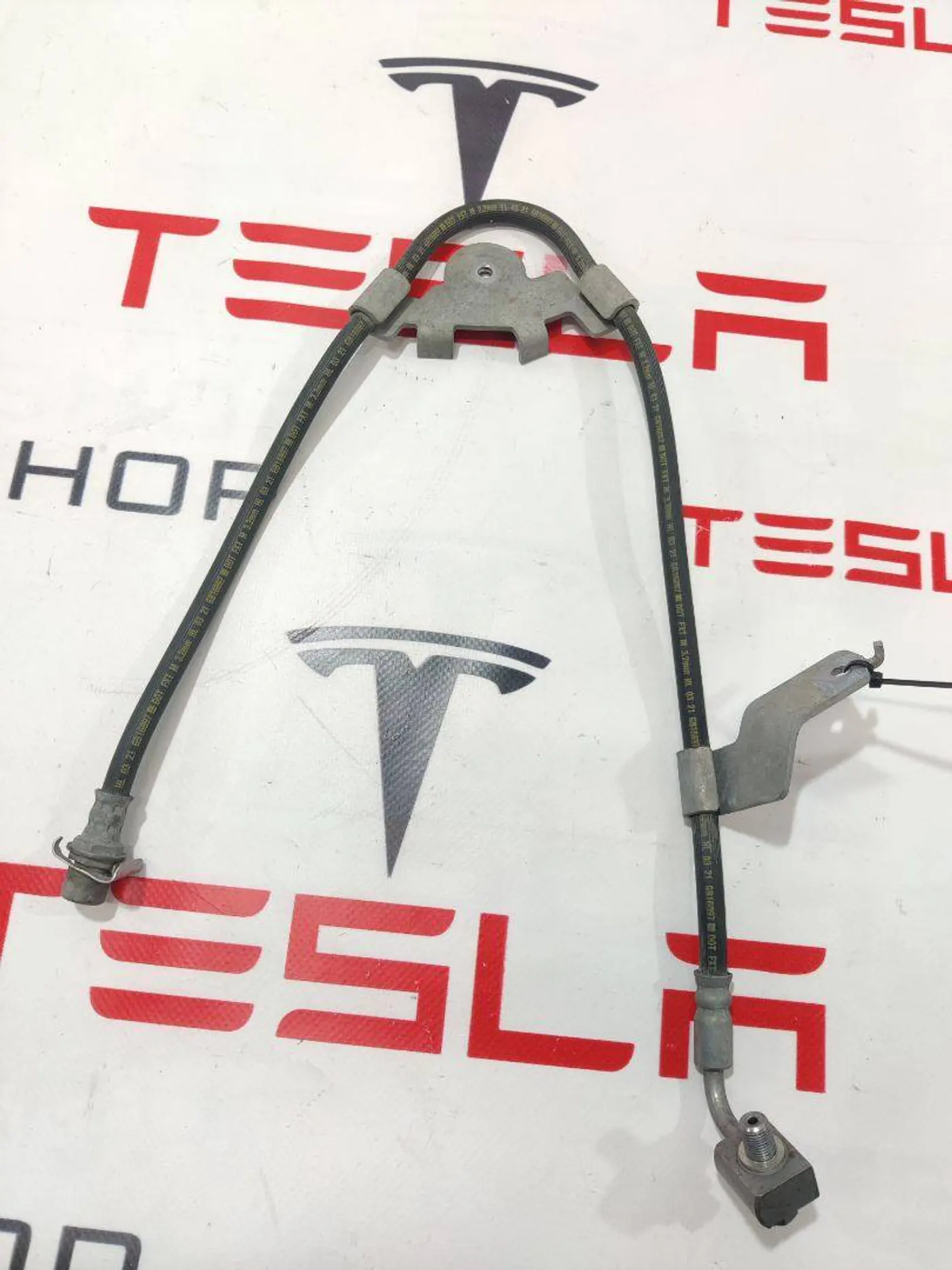 Шланг тормозной к Tesla Model S 2021