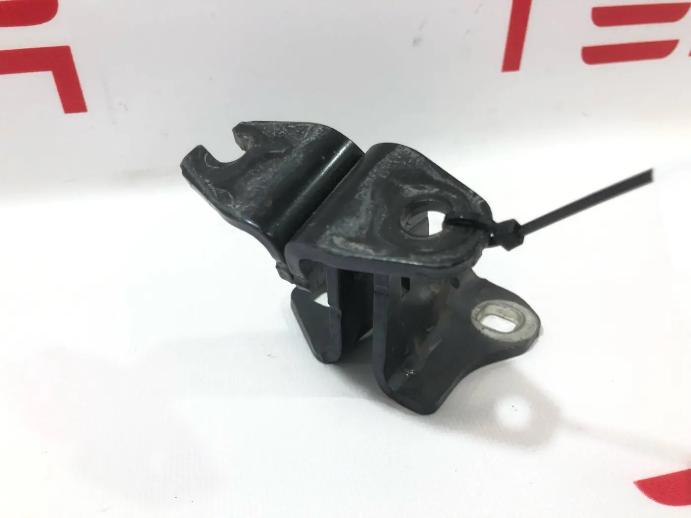 Петля двери к Tesla Model 3 2019