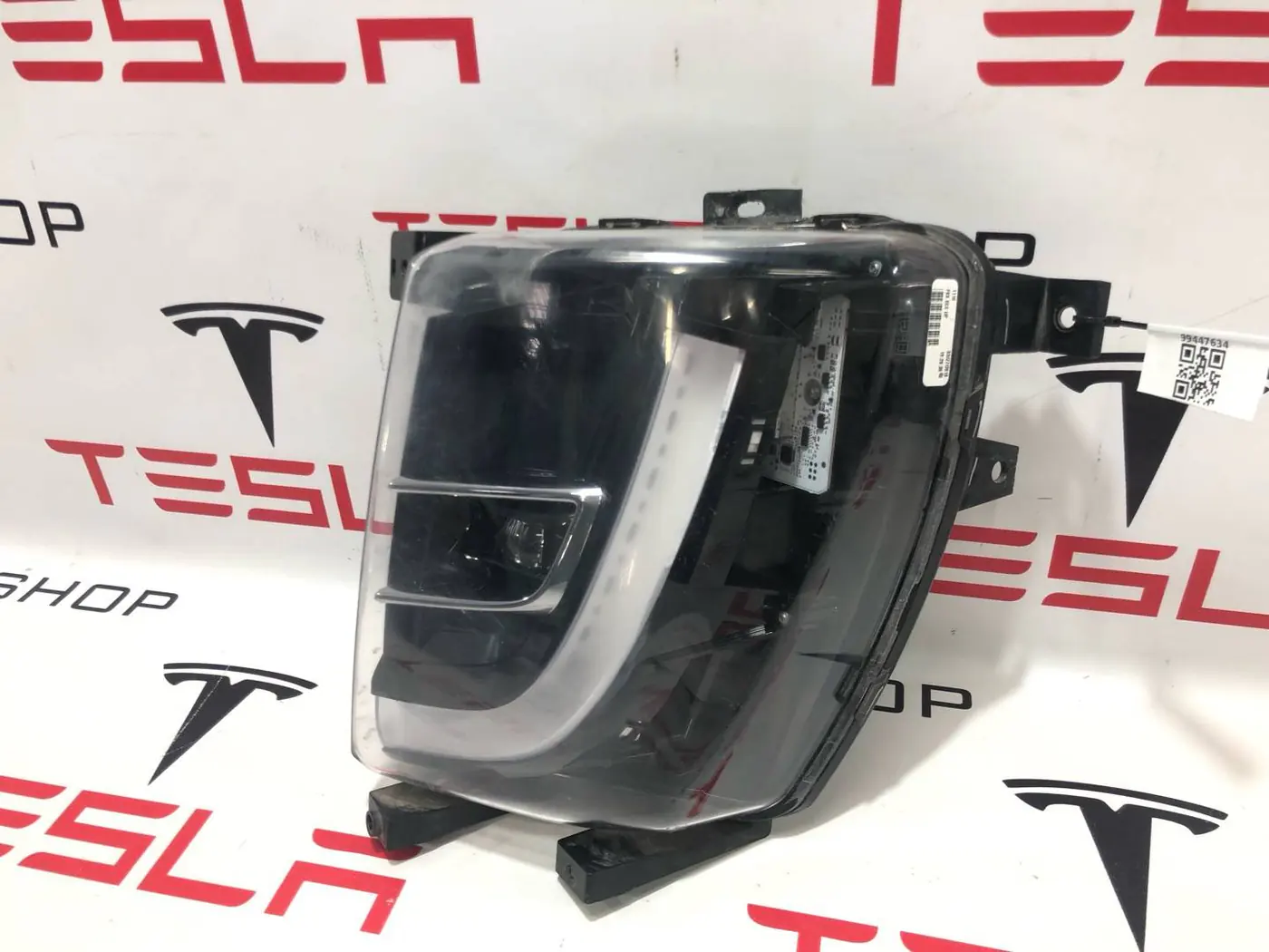 Фара противотуманная левая к Tesla Model X 2019