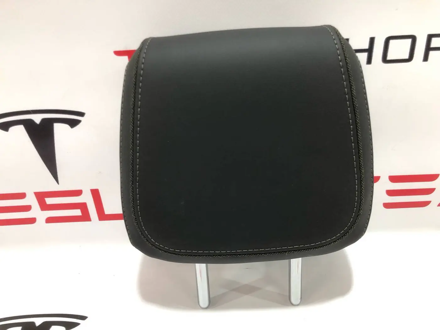 Подголовник к Rivian R1T 2022