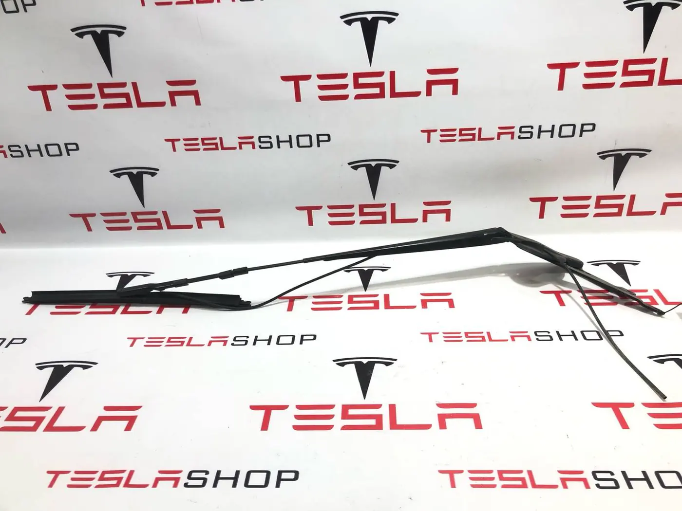 Щеткодержатель к Tesla Model X 2019